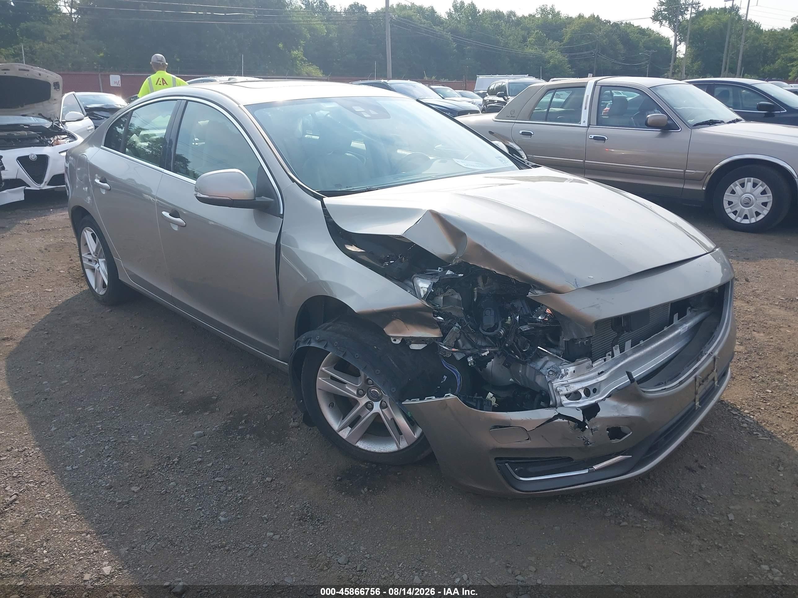 2015 Volvo S60 T5 Platinum Золотой vin: YV126MFM6F1336077