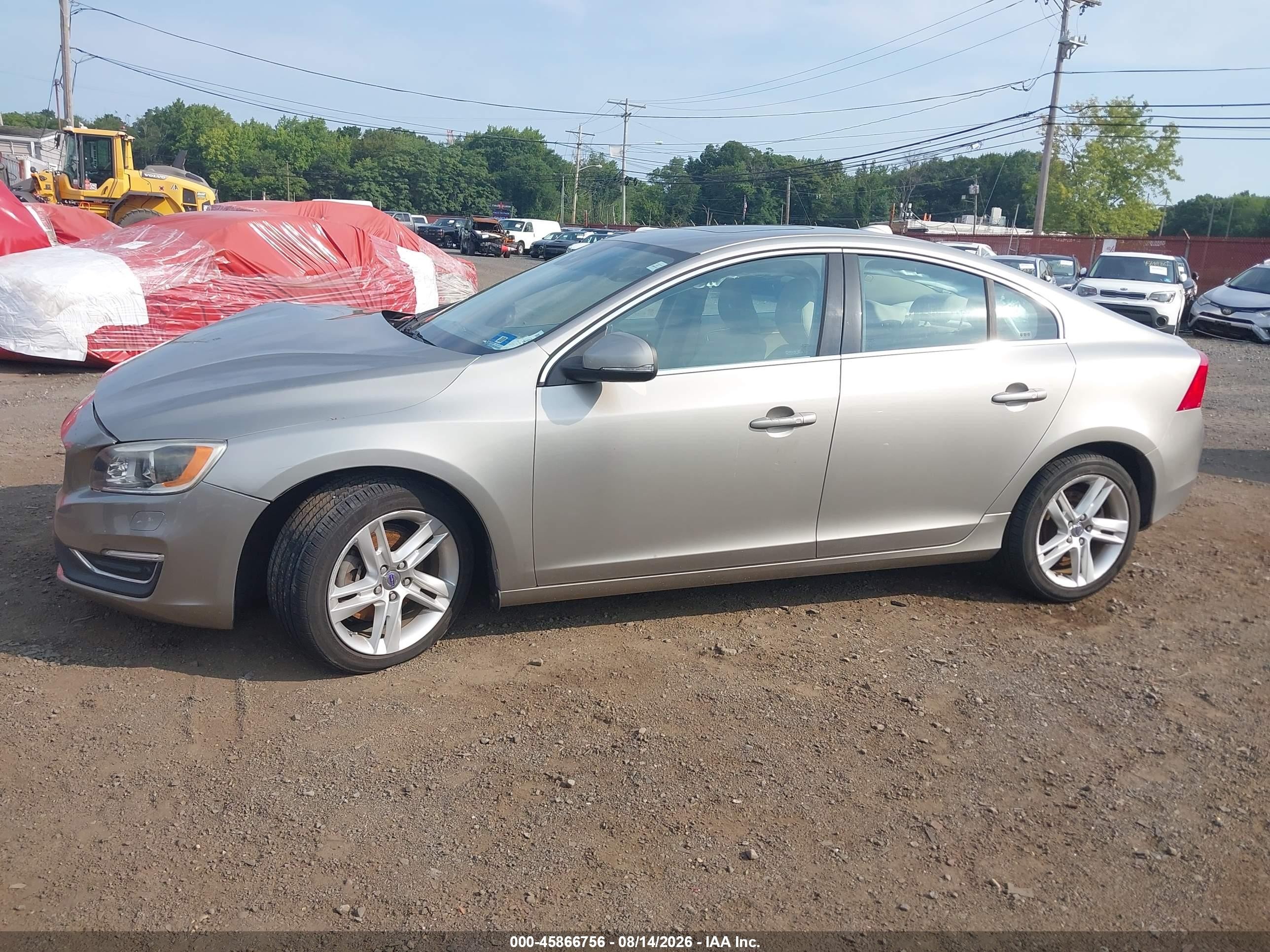 2015 Volvo S60 T5 Platinum Золотой vin: YV126MFM6F1336077