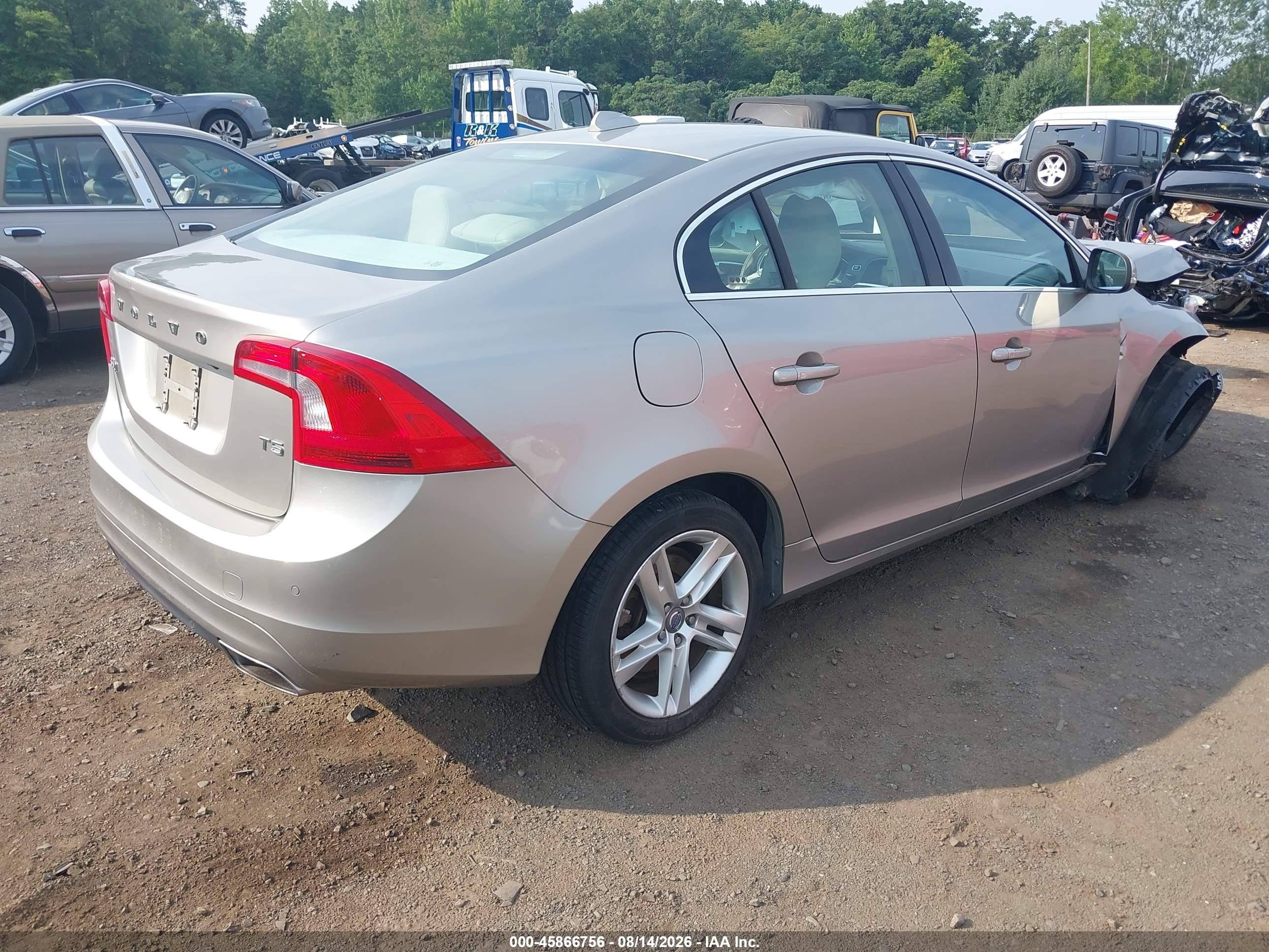 2015 Volvo S60 T5 Platinum Золотой vin: YV126MFM6F1336077