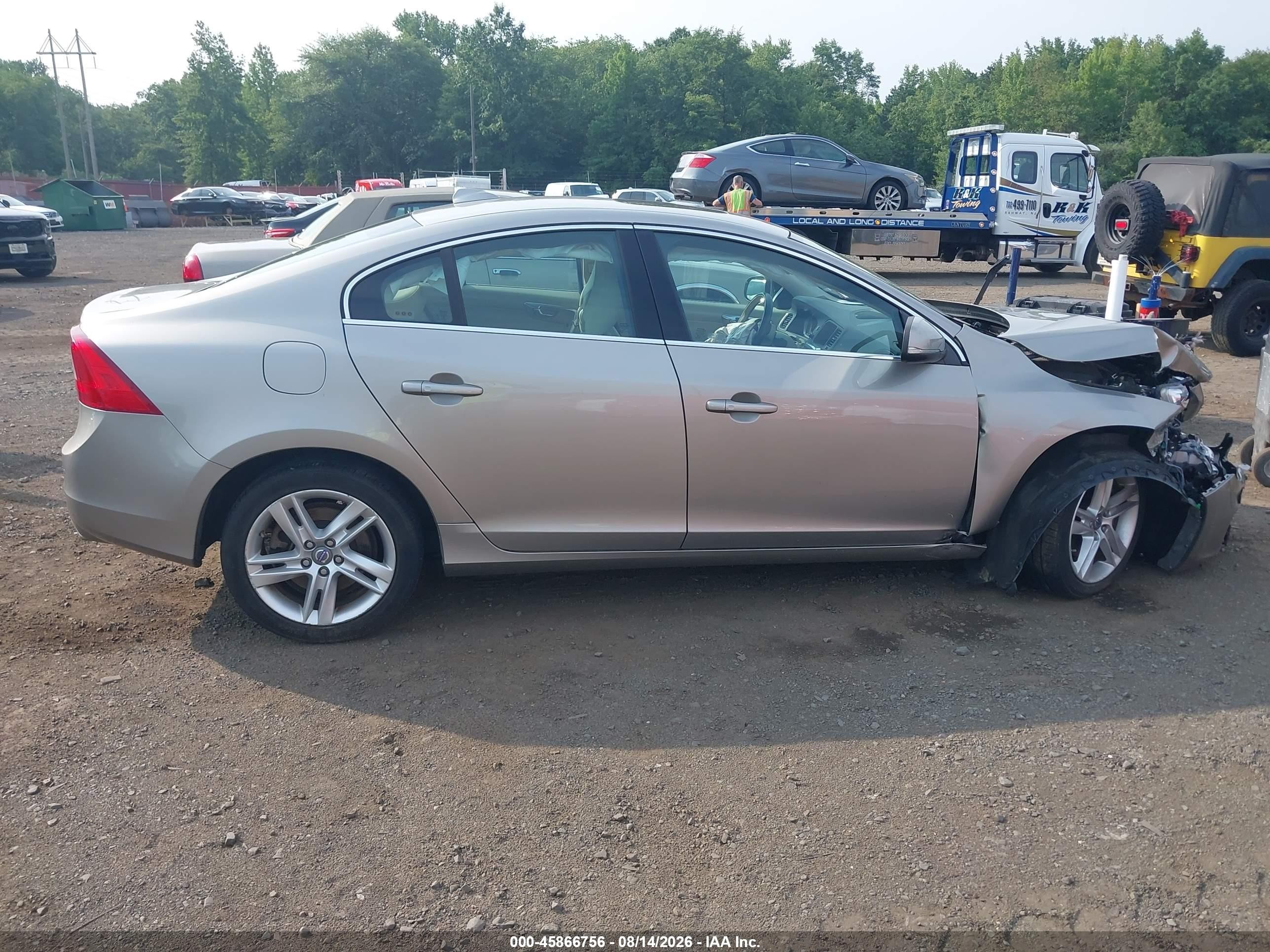 2015 Volvo S60 T5 Platinum Золотой vin: YV126MFM6F1336077