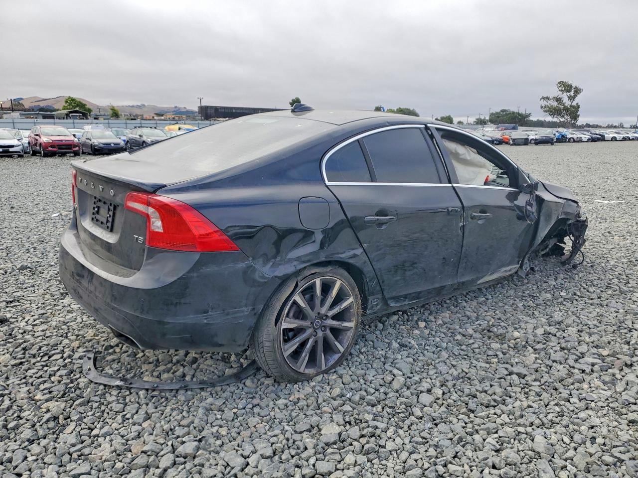 2015 Volvo S60 Platinum Black vin: YV126MFM8F2359855