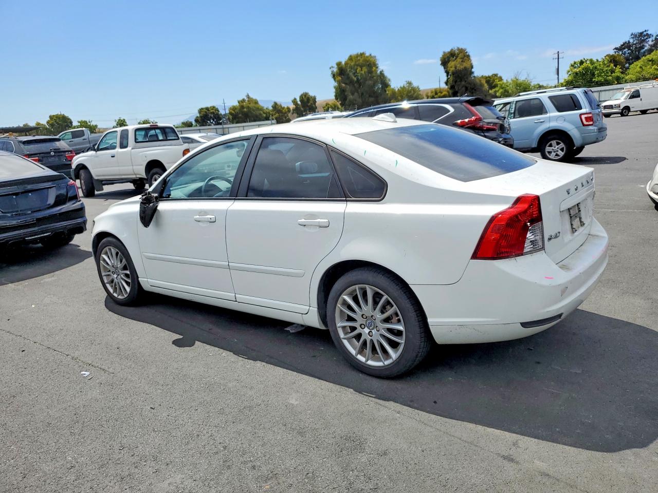 2010 Volvo S40 2.4i White vin: YV1382MS0A2497015
