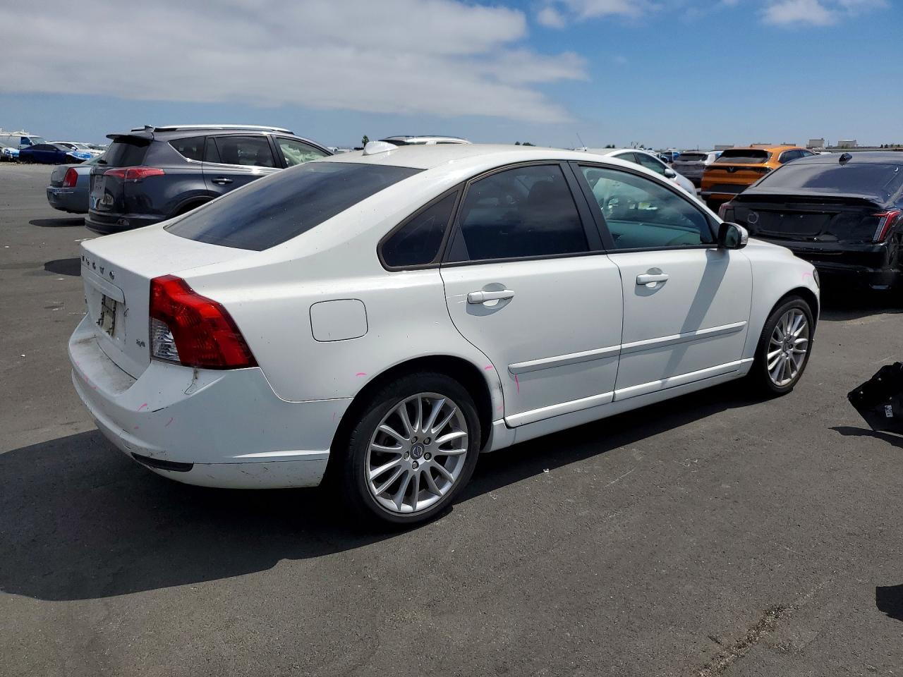 2010 Volvo S40 2.4i White vin: YV1382MS0A2497015
