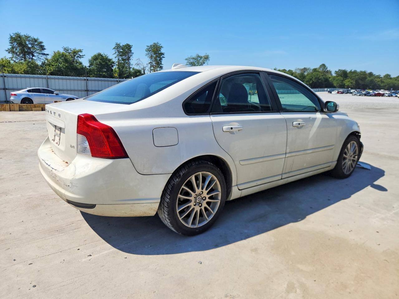 2010 Volvo S40 2.4i White vin: YV1382MS2A2488980