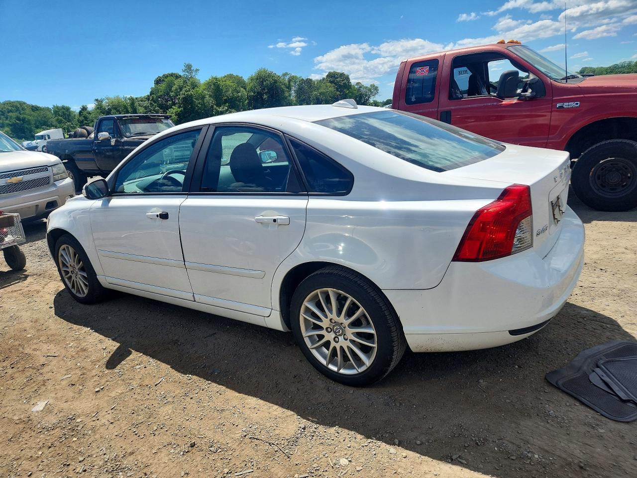 2010 Volvo S40 2.4i White vin: YV1382MS2A2496125