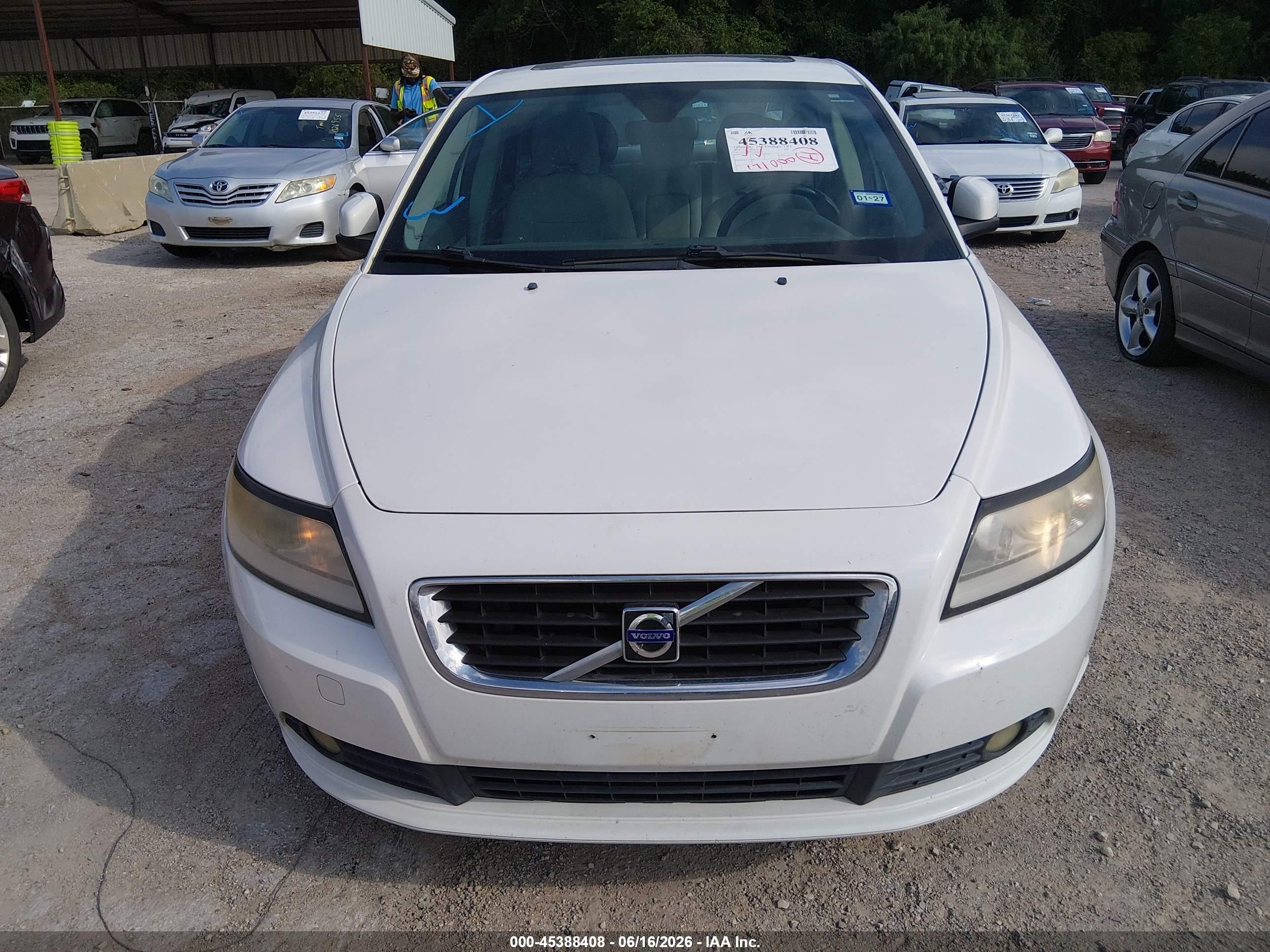 2010 Volvo S40 2.4i White vin: YV1382MS3A2514017