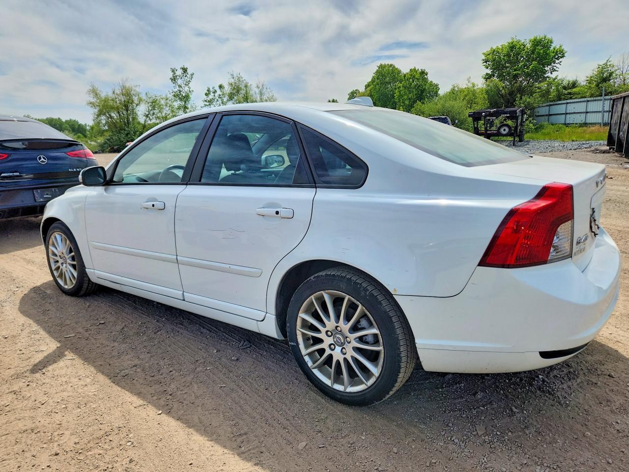 2010 Volvo S40 2.4i White vin: YV1382MS5A2489069