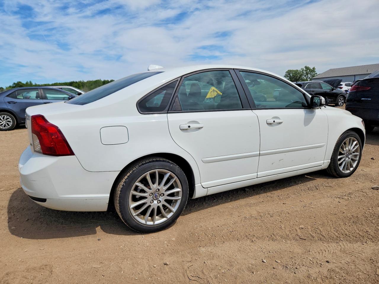 2010 Volvo S40 2.4i White vin: YV1382MS5A2489069