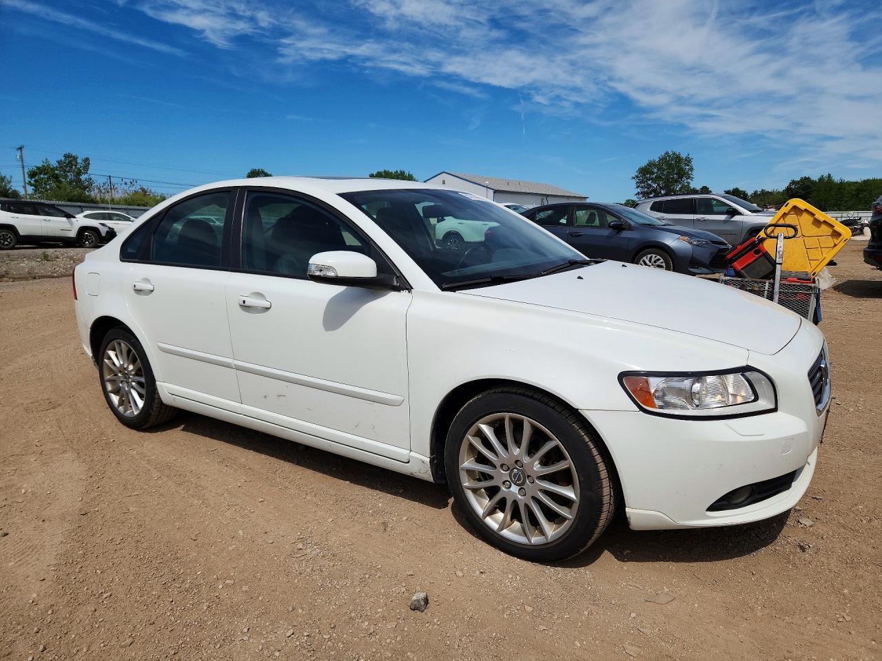 2010 Volvo S40 2.4i White vin: YV1382MS5A2489069