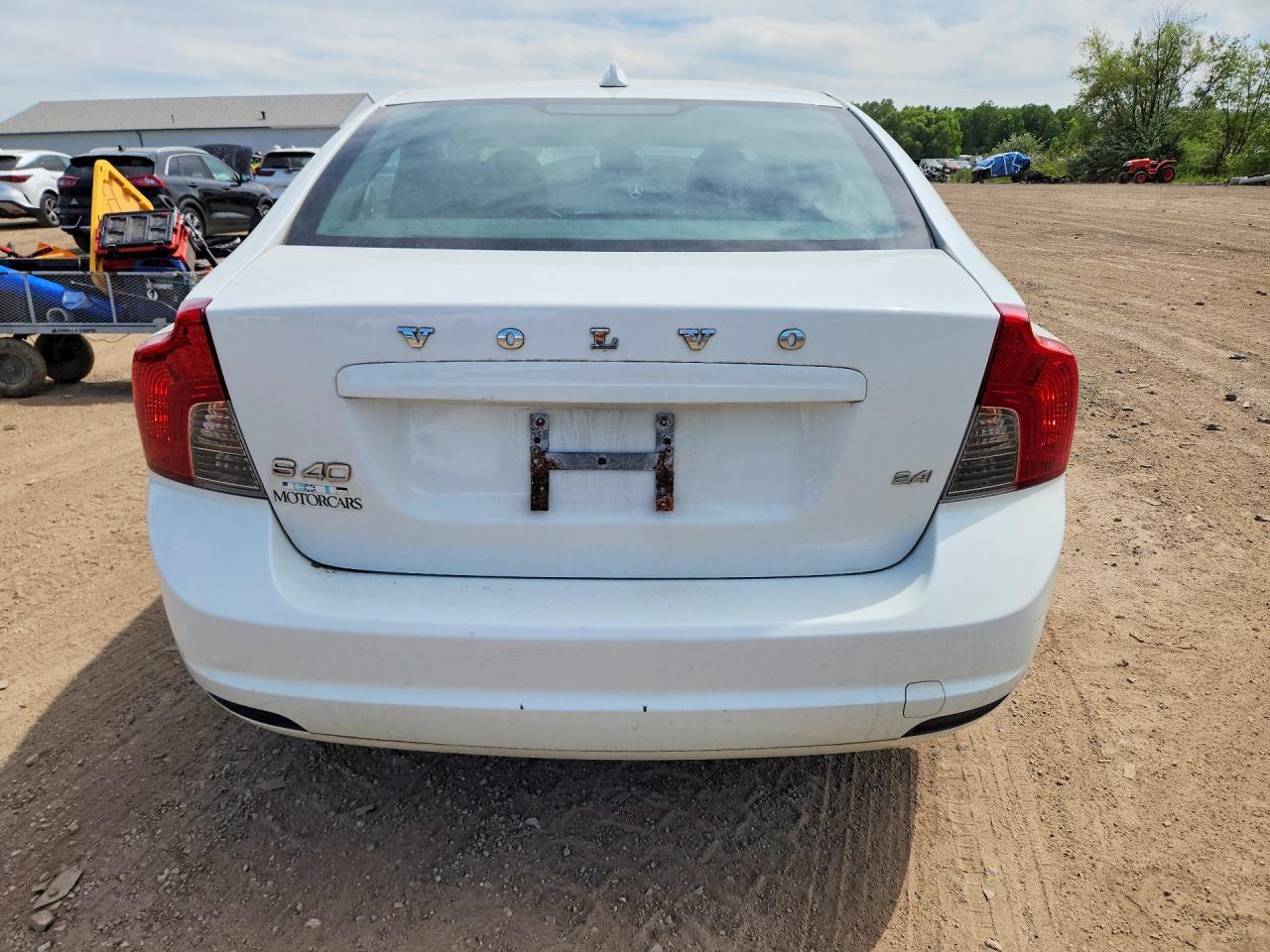 2010 Volvo S40 2.4i White vin: YV1382MS5A2489069