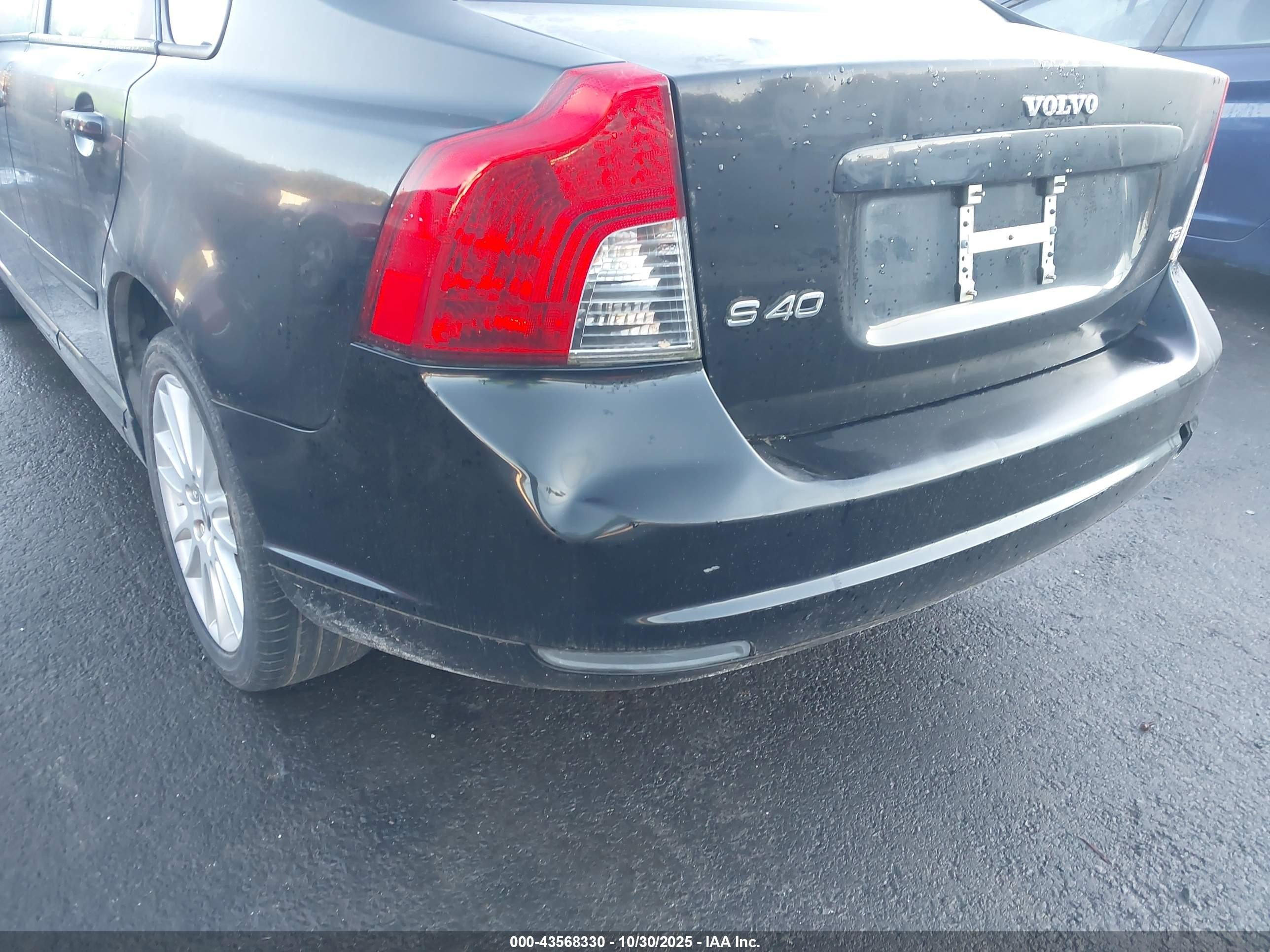 2010 Volvo S40 2.4i Black vin: YV1382MS5A2502225