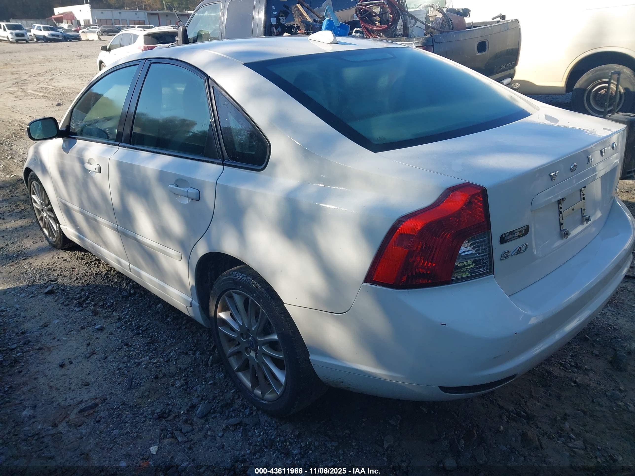 2010 Volvo S40 2.4i White vin: YV1382MS6A2490215
