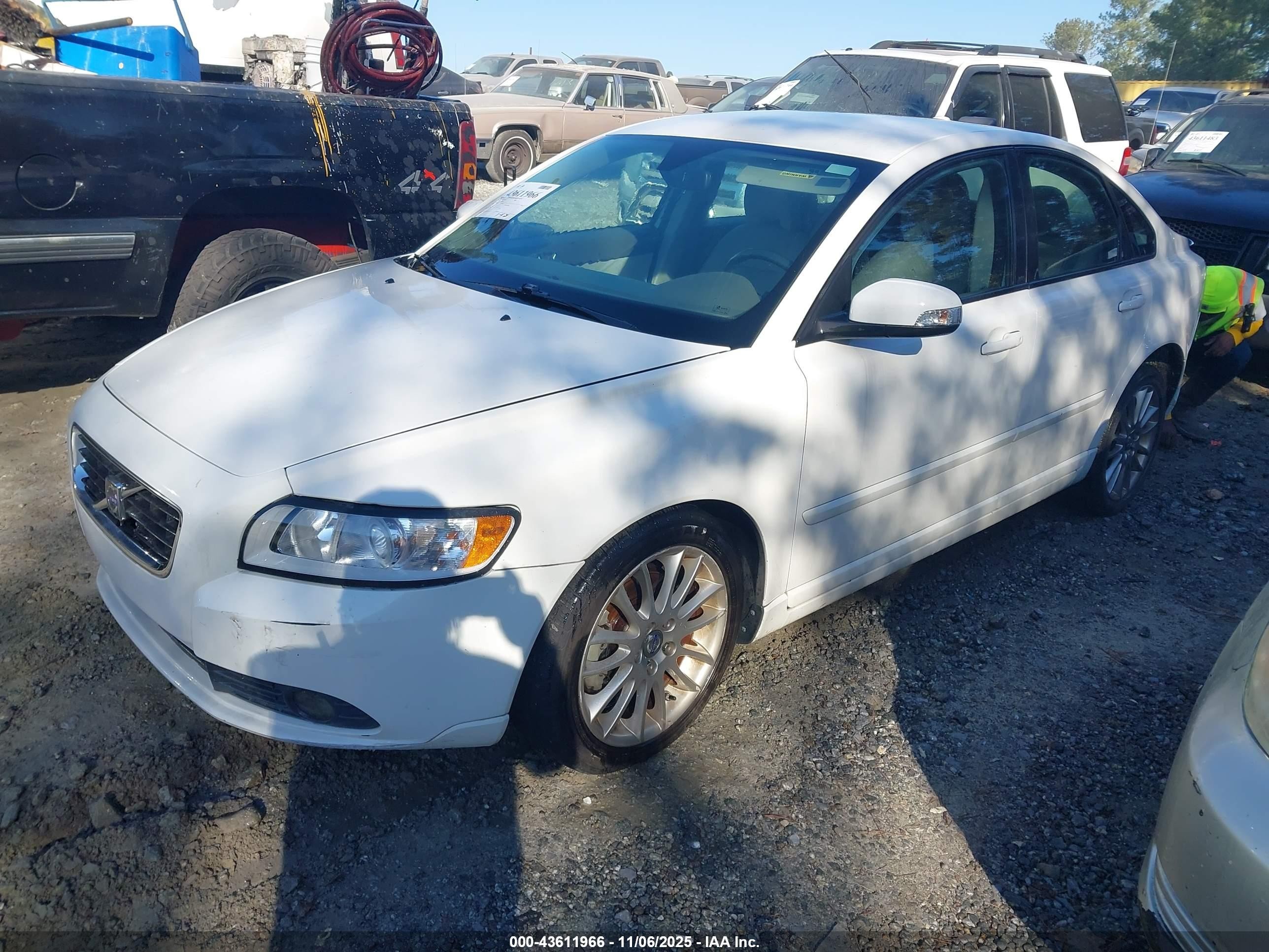 2010 Volvo S40 2.4i White vin: YV1382MS6A2490215
