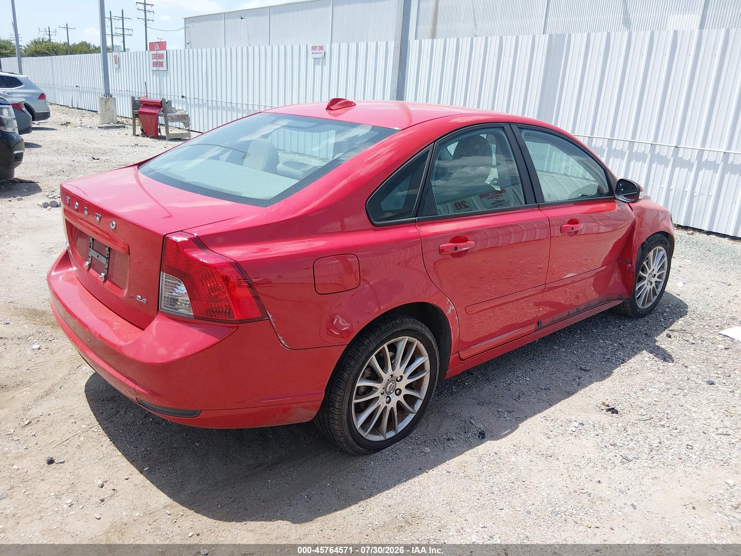 2010 Volvo S40 2.4i Red vin: YV1382MS7A2494497