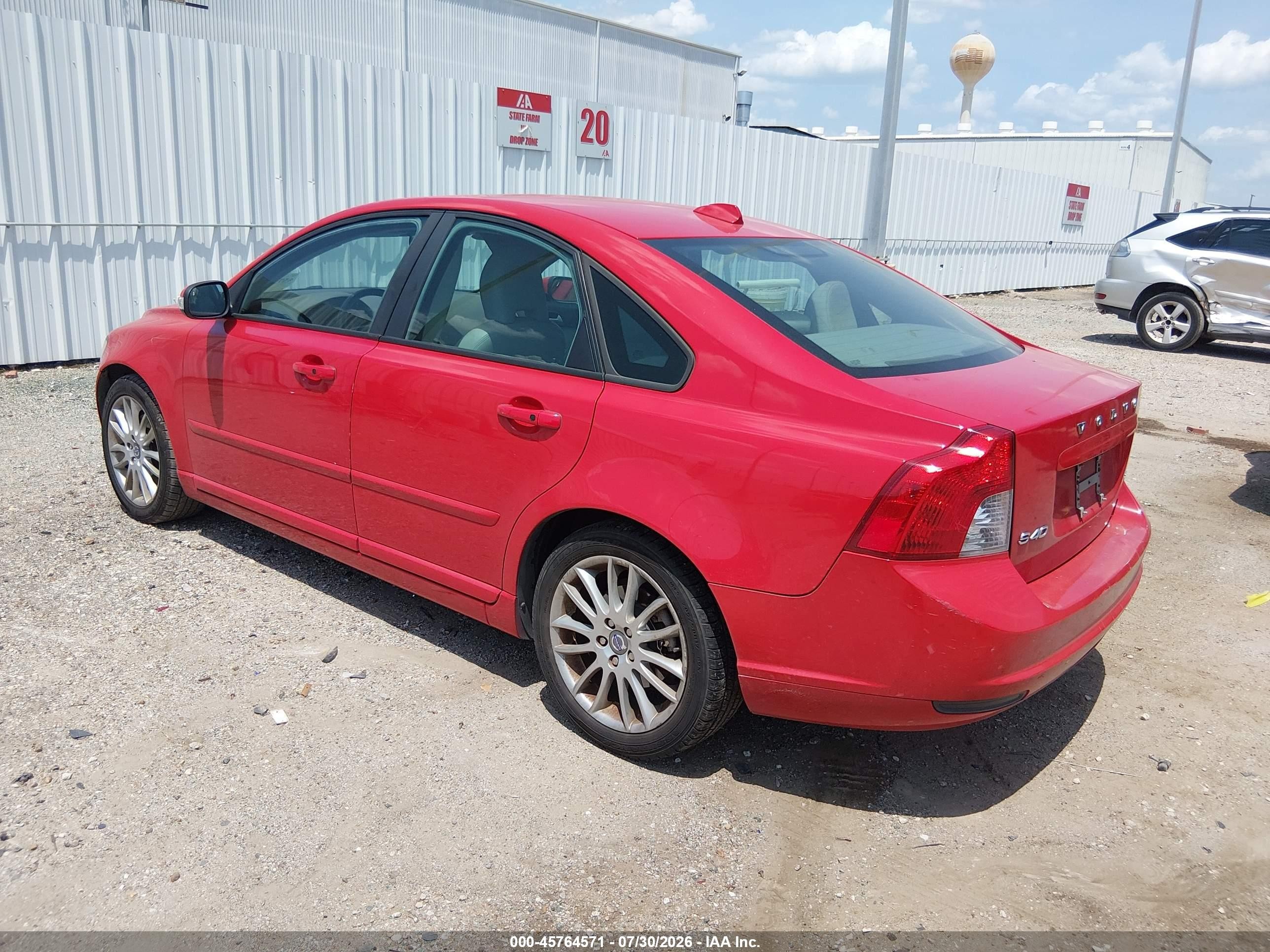 2010 Volvo S40 2.4i Red vin: YV1382MS7A2494497