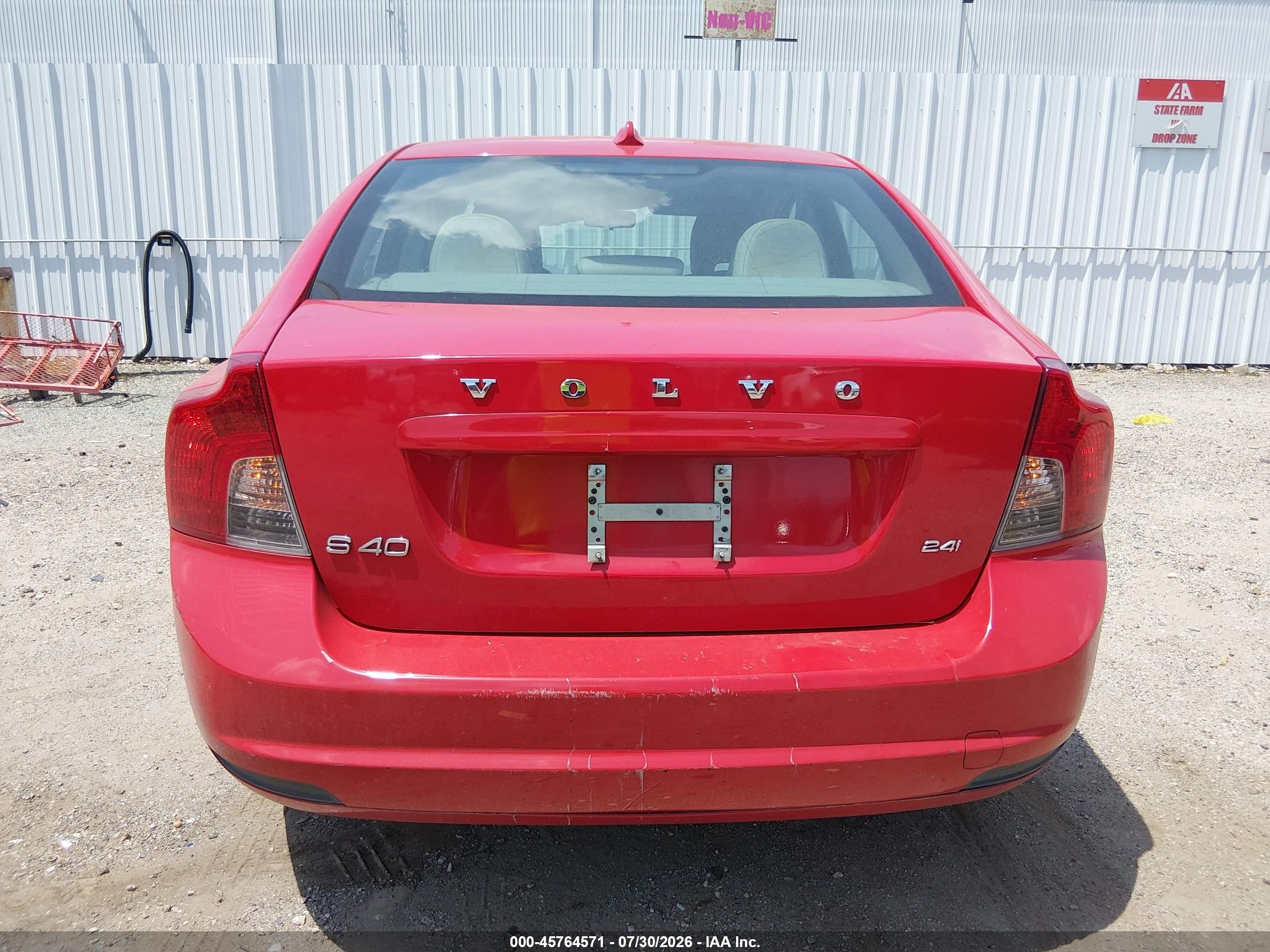 2010 Volvo S40 2.4i Red vin: YV1382MS7A2494497