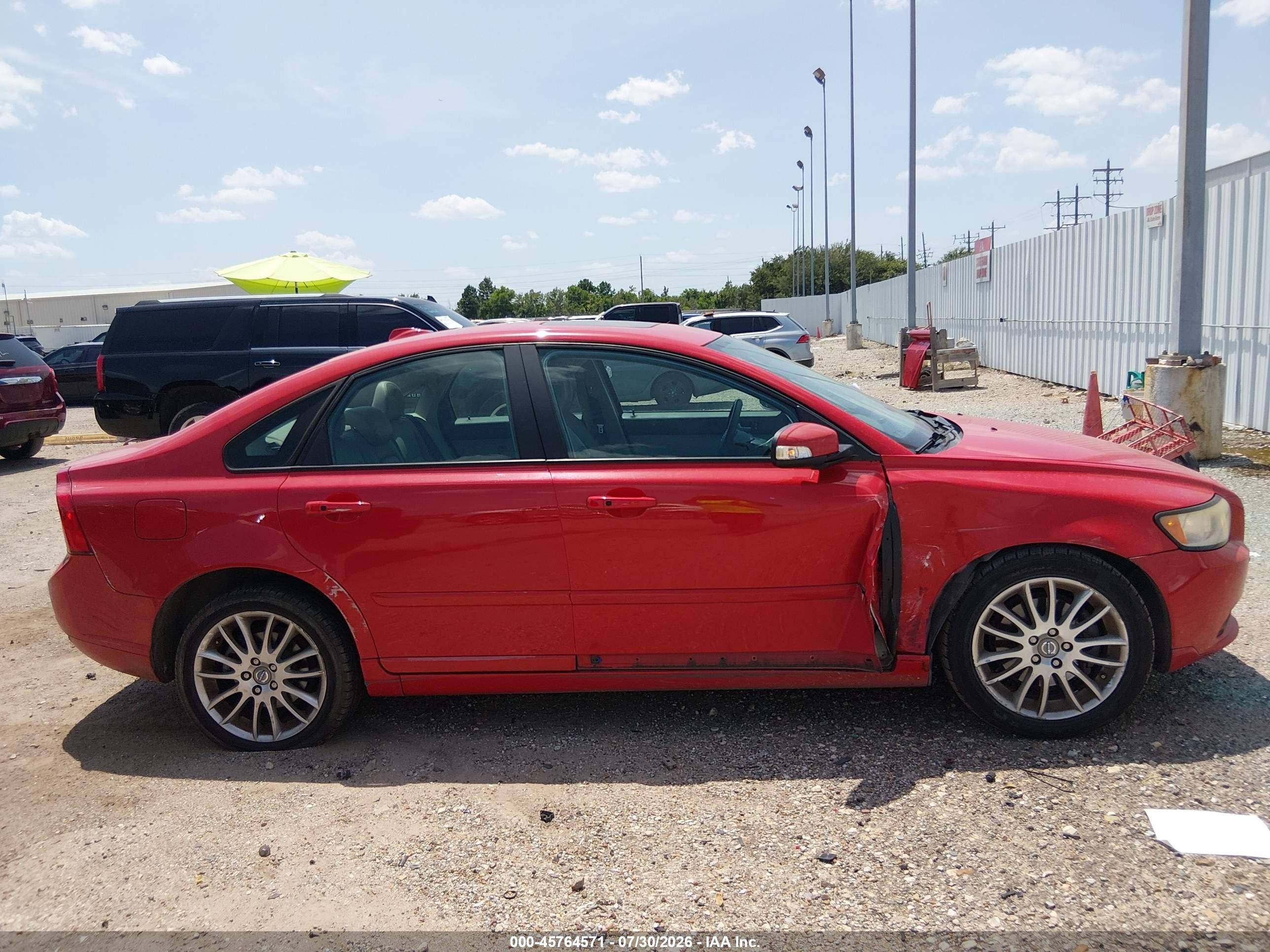 2010 Volvo S40 2.4i Red vin: YV1382MS7A2494497