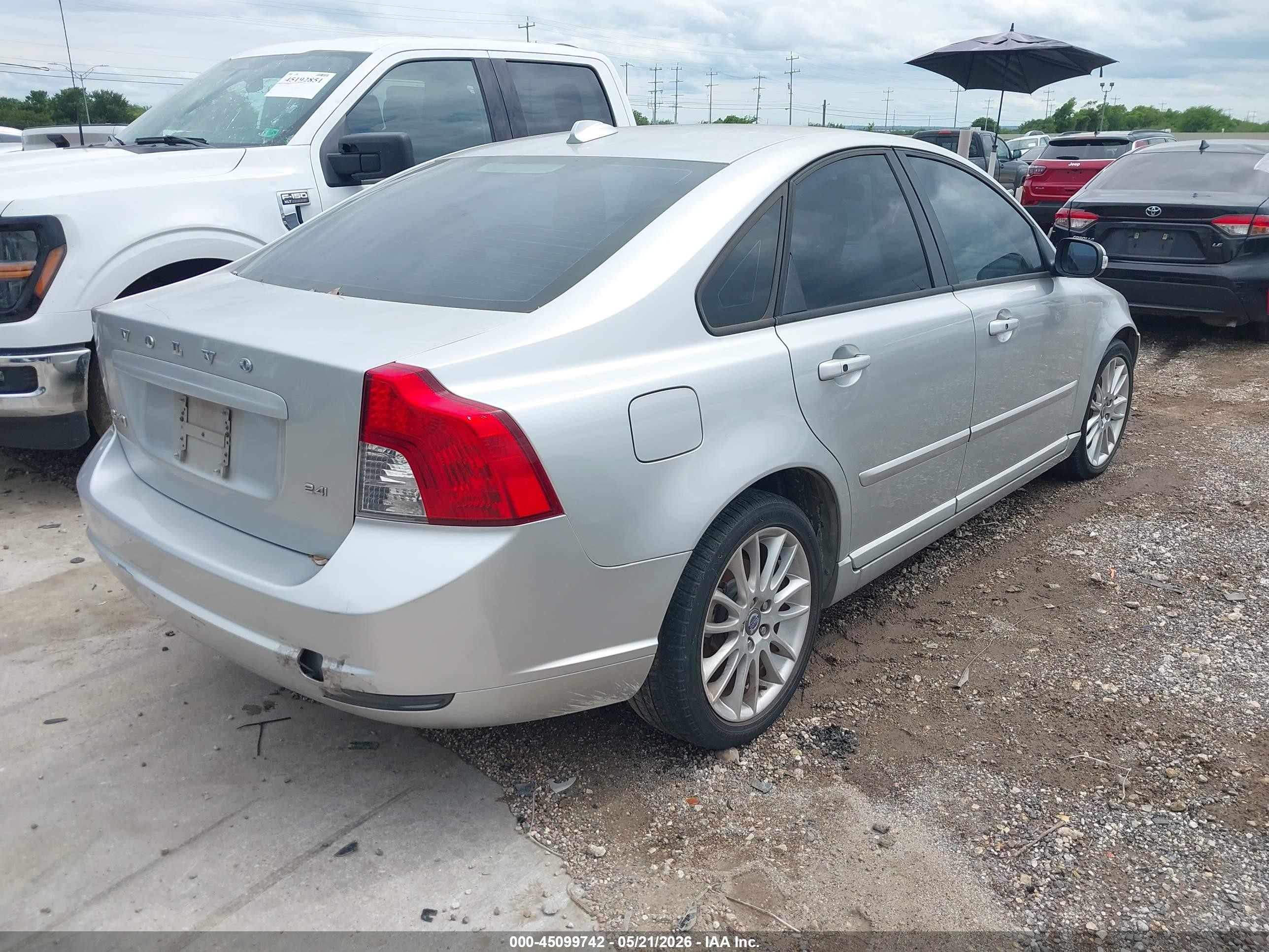2010 Volvo S40 2.4i Silver vin: YV1382MS7A2501240