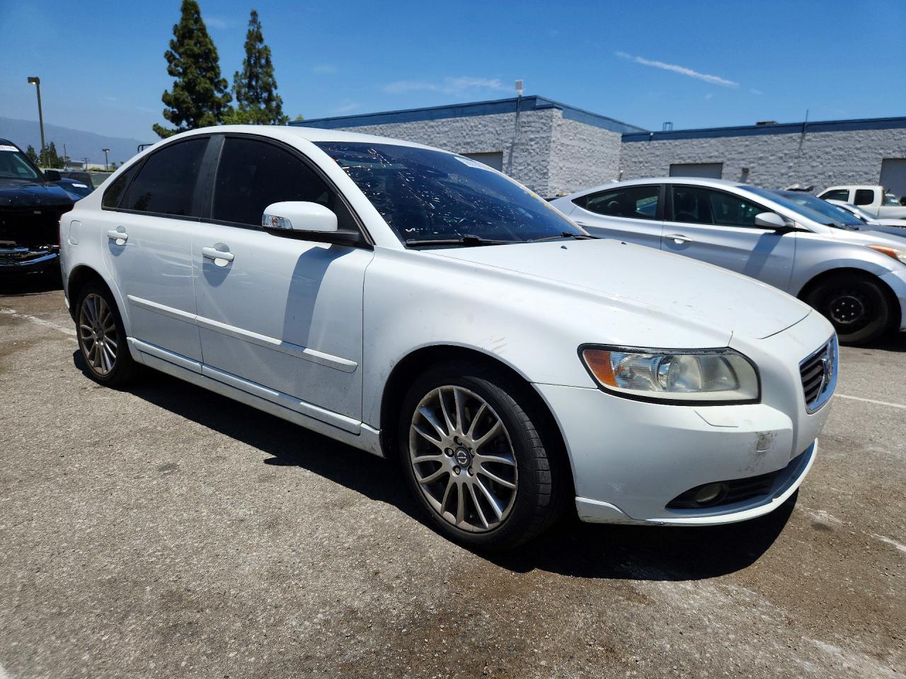 2010 Volvo S40 2.4i White vin: YV1390MS2A2487653