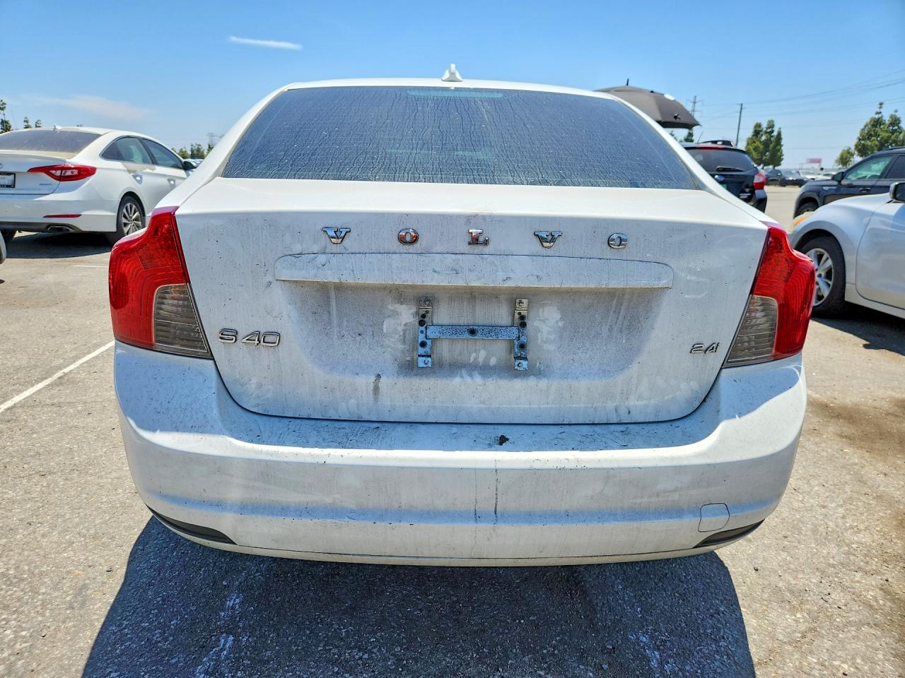 2010 Volvo S40 2.4i White vin: YV1390MS2A2487653
