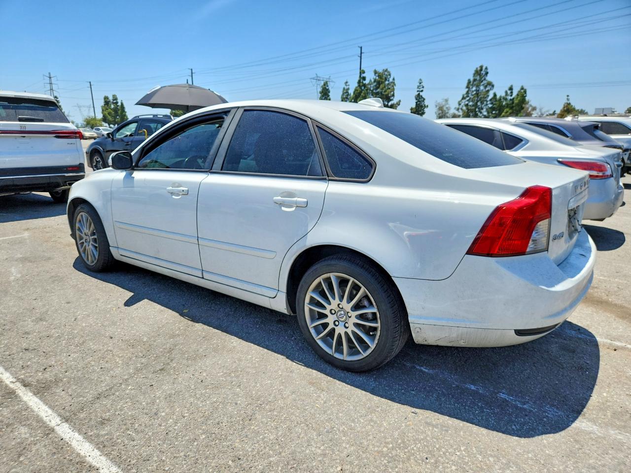 2010 Volvo S40 2.4i White vin: YV1390MS2A2487653