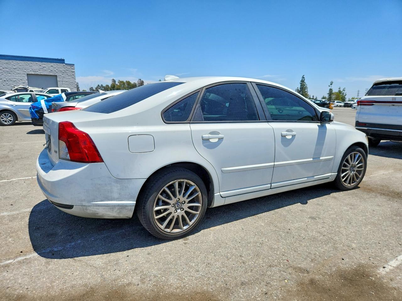 2010 Volvo S40 2.4i White vin: YV1390MS2A2487653