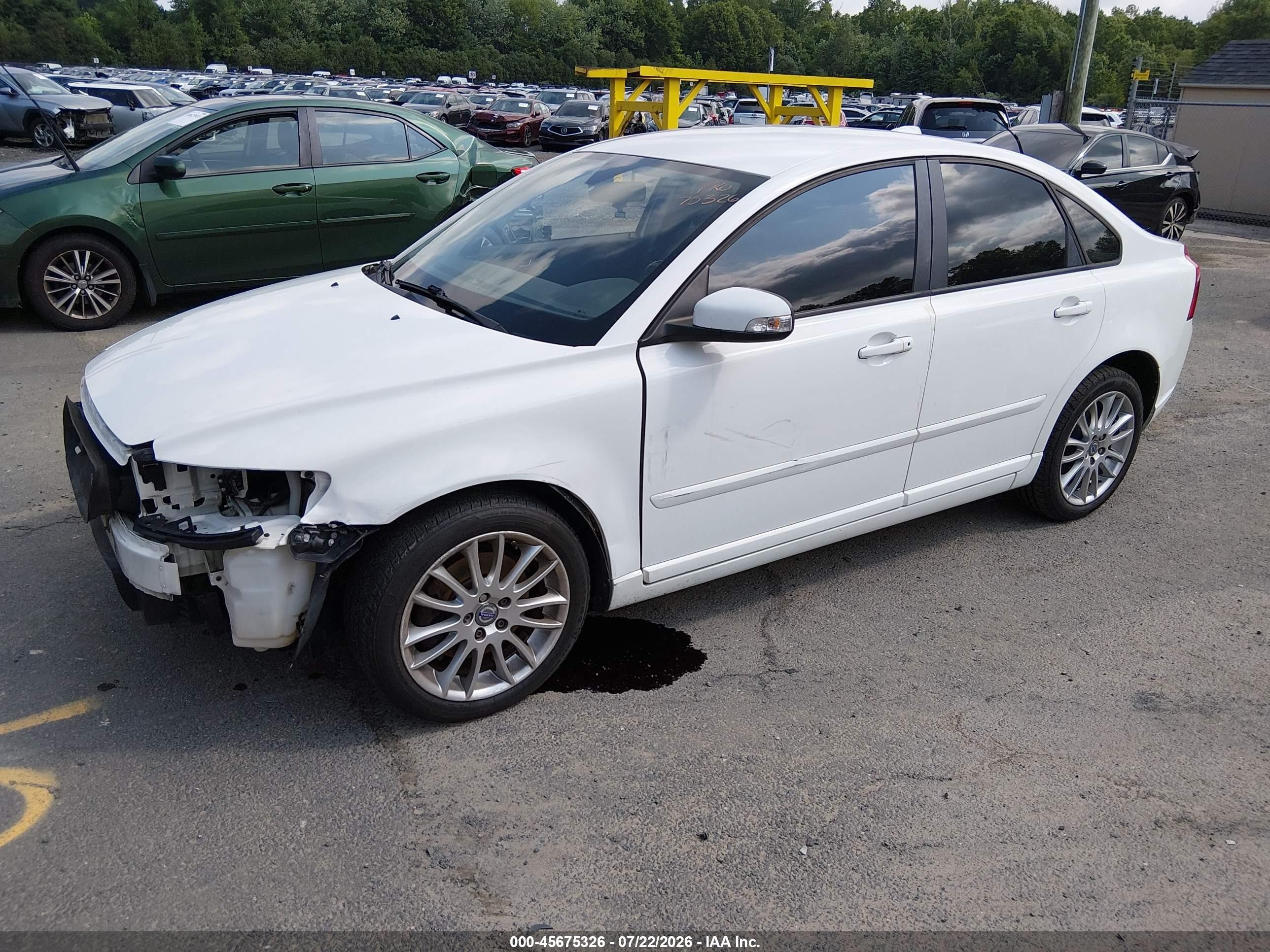 2010 Volvo S40 2.4i White vin: YV1390MS3A2508591