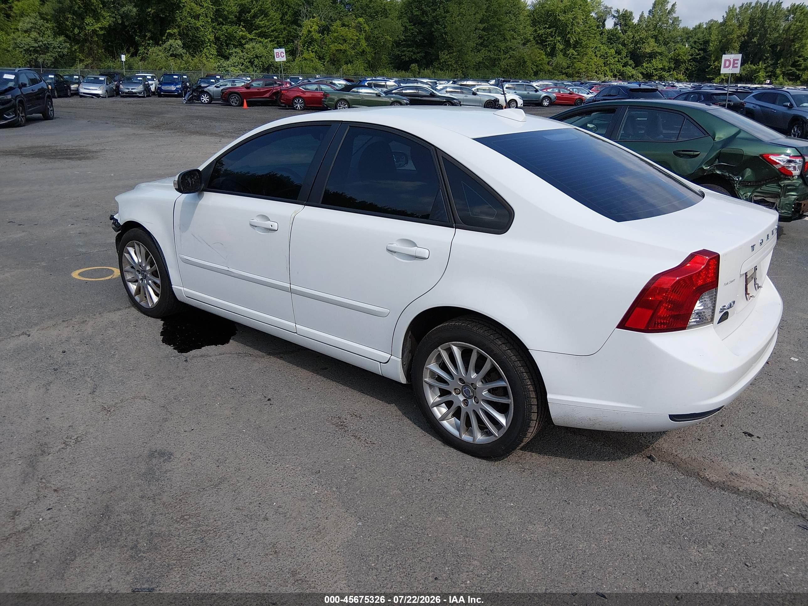 2010 Volvo S40 2.4i White vin: YV1390MS3A2508591