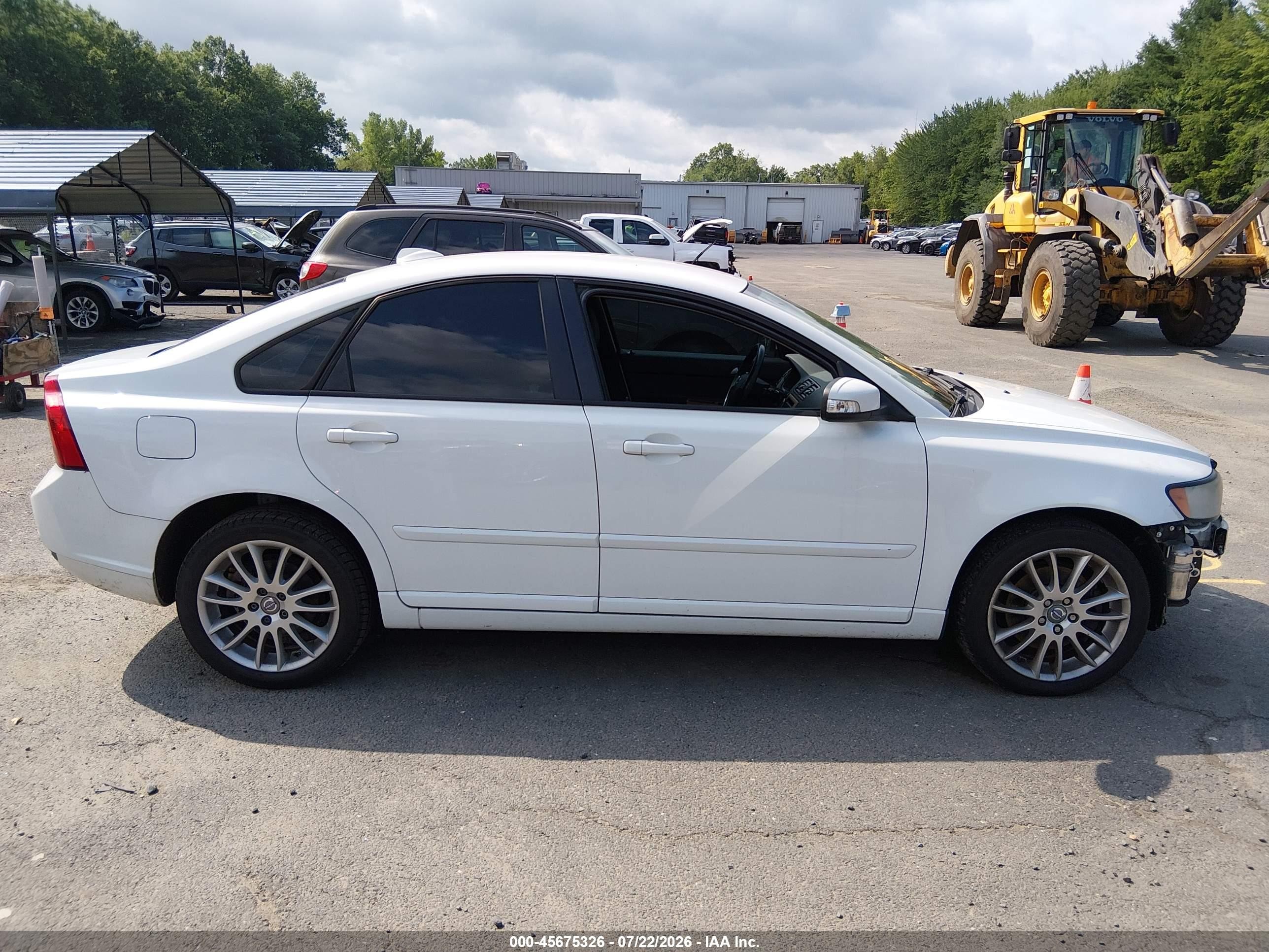 2010 Volvo S40 2.4i White vin: YV1390MS3A2508591