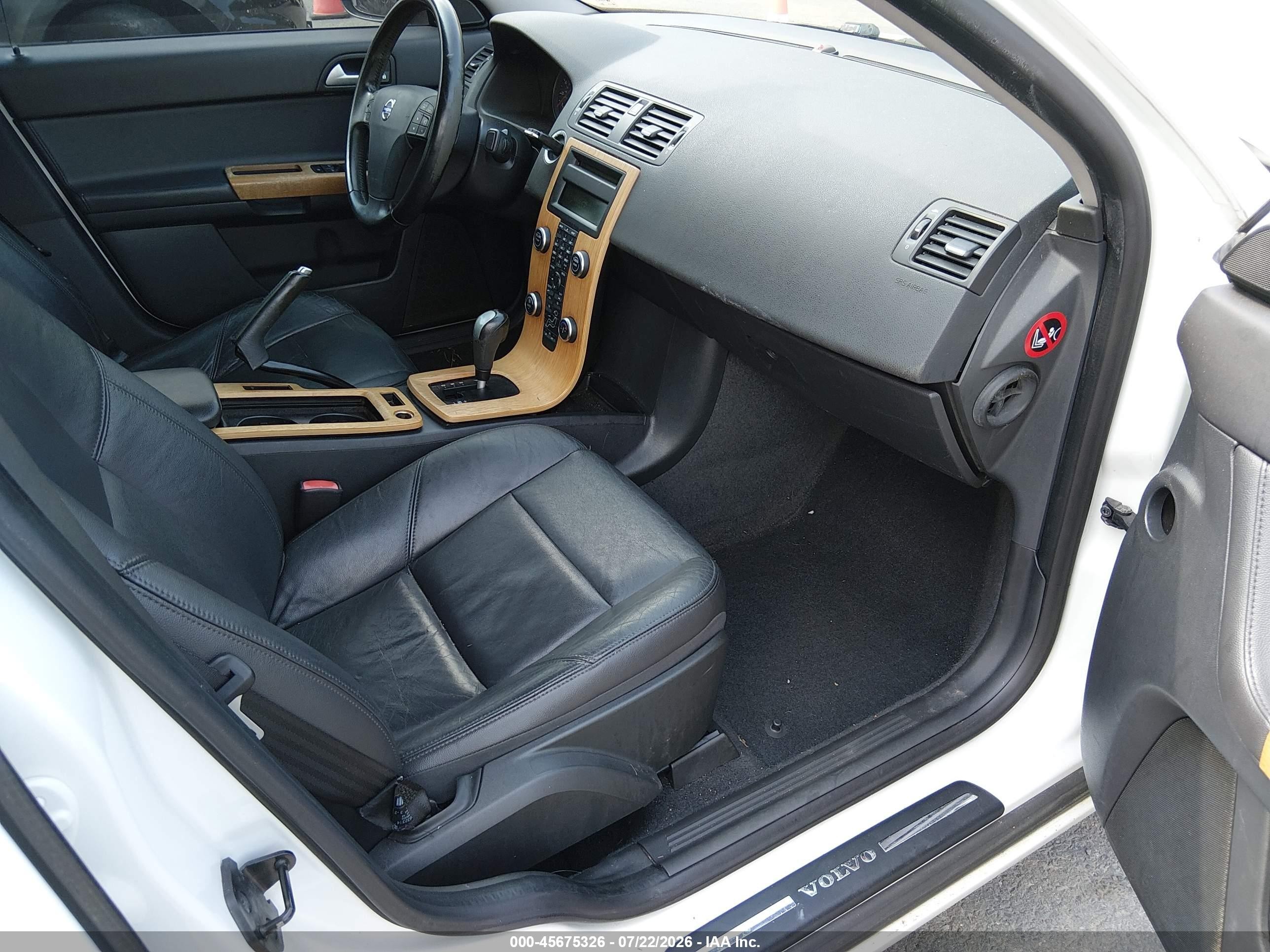 2010 Volvo S40 2.4i White vin: YV1390MS3A2508591