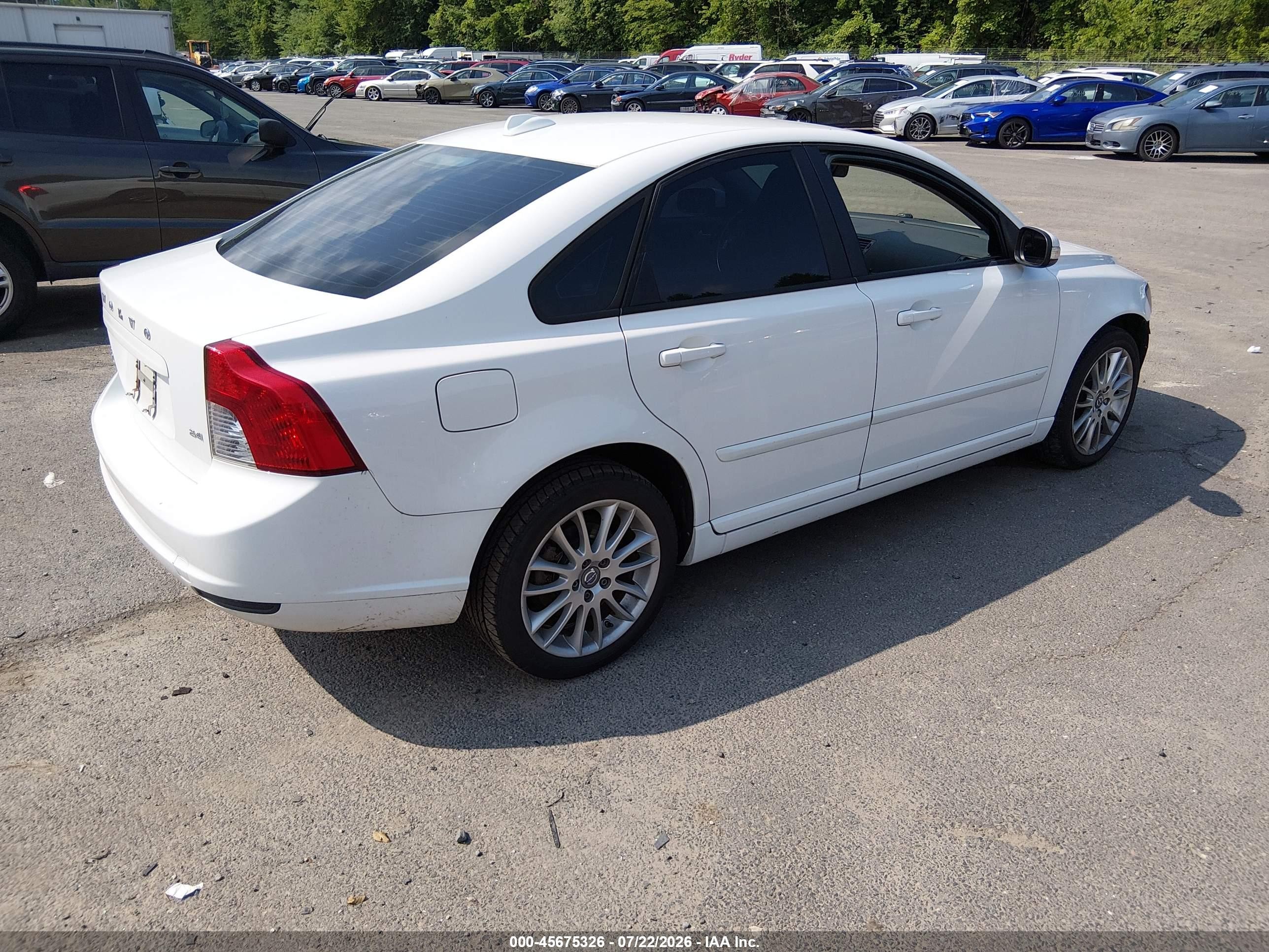 2010 Volvo S40 2.4i White vin: YV1390MS3A2508591