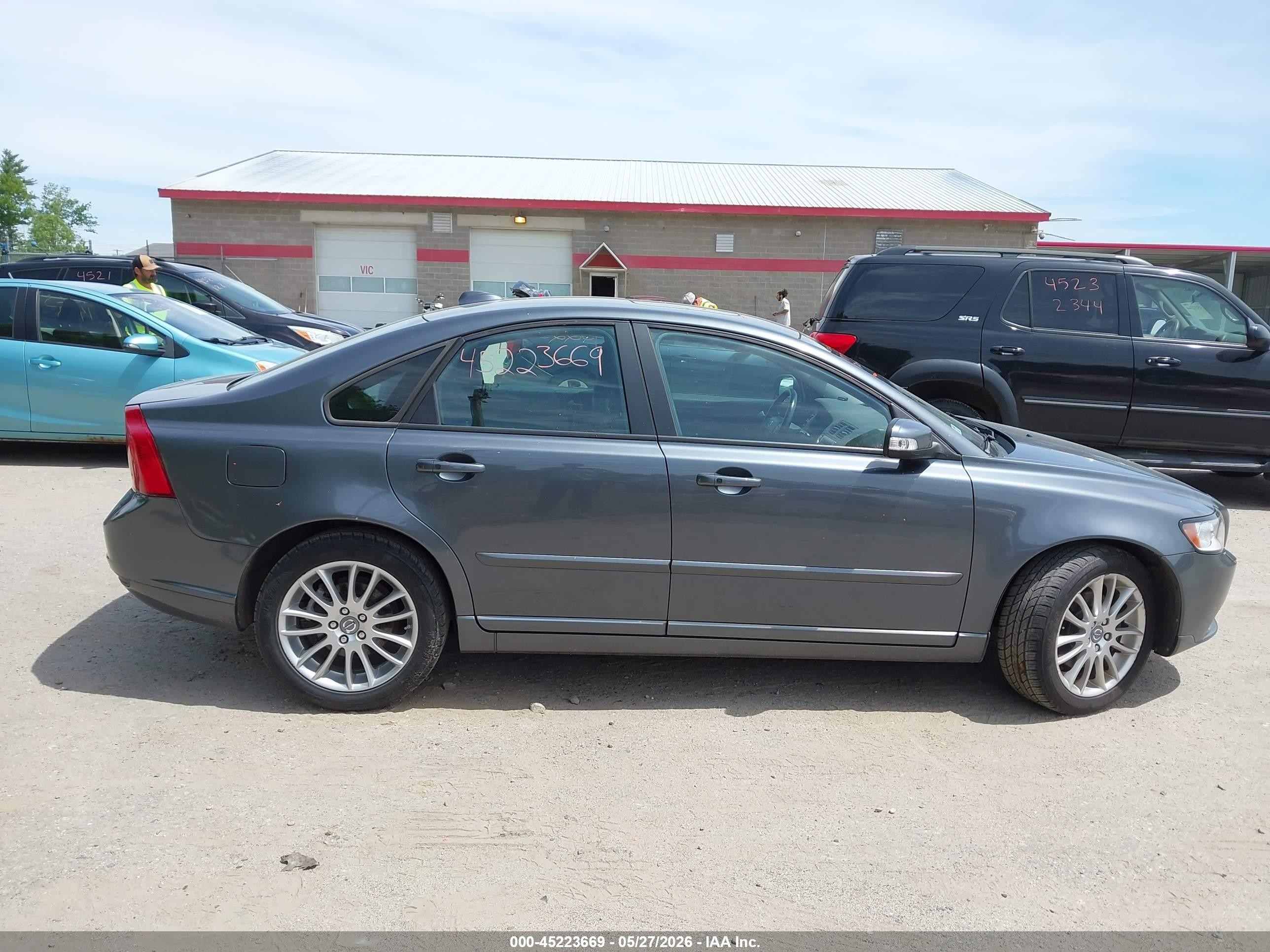 2010 Volvo S40 2.4i Gray vin: YV1390MS7A2490337