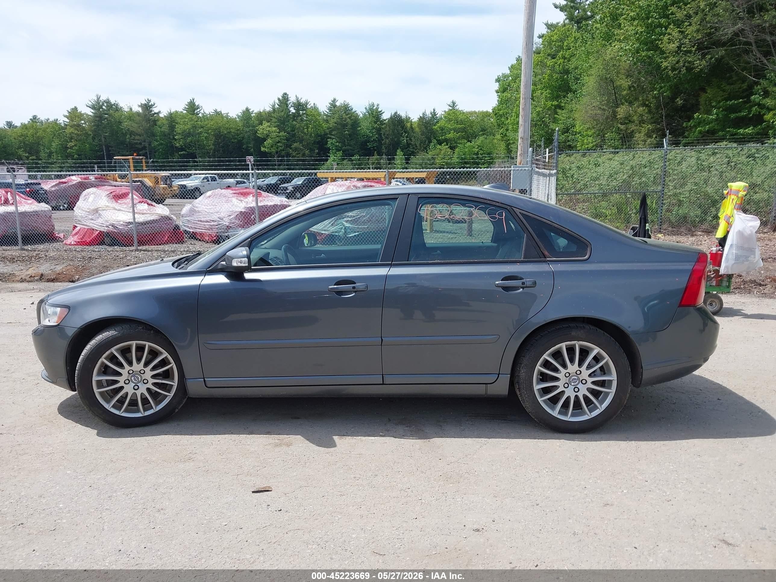 2010 Volvo S40 2.4i Gray vin: YV1390MS7A2490337