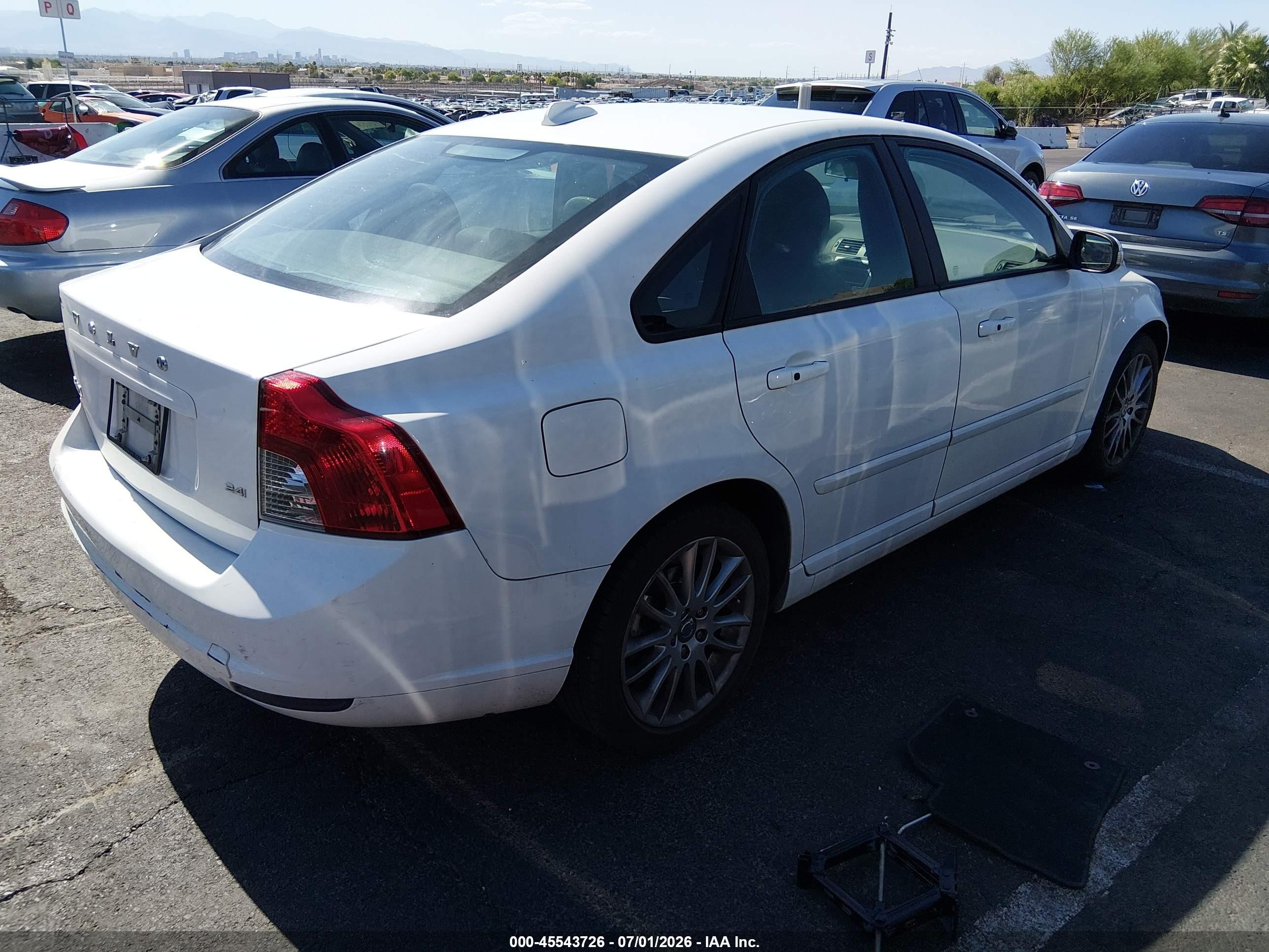 2010 Volvo S40 2.4i Белый vin: YV1390MSXA2500536