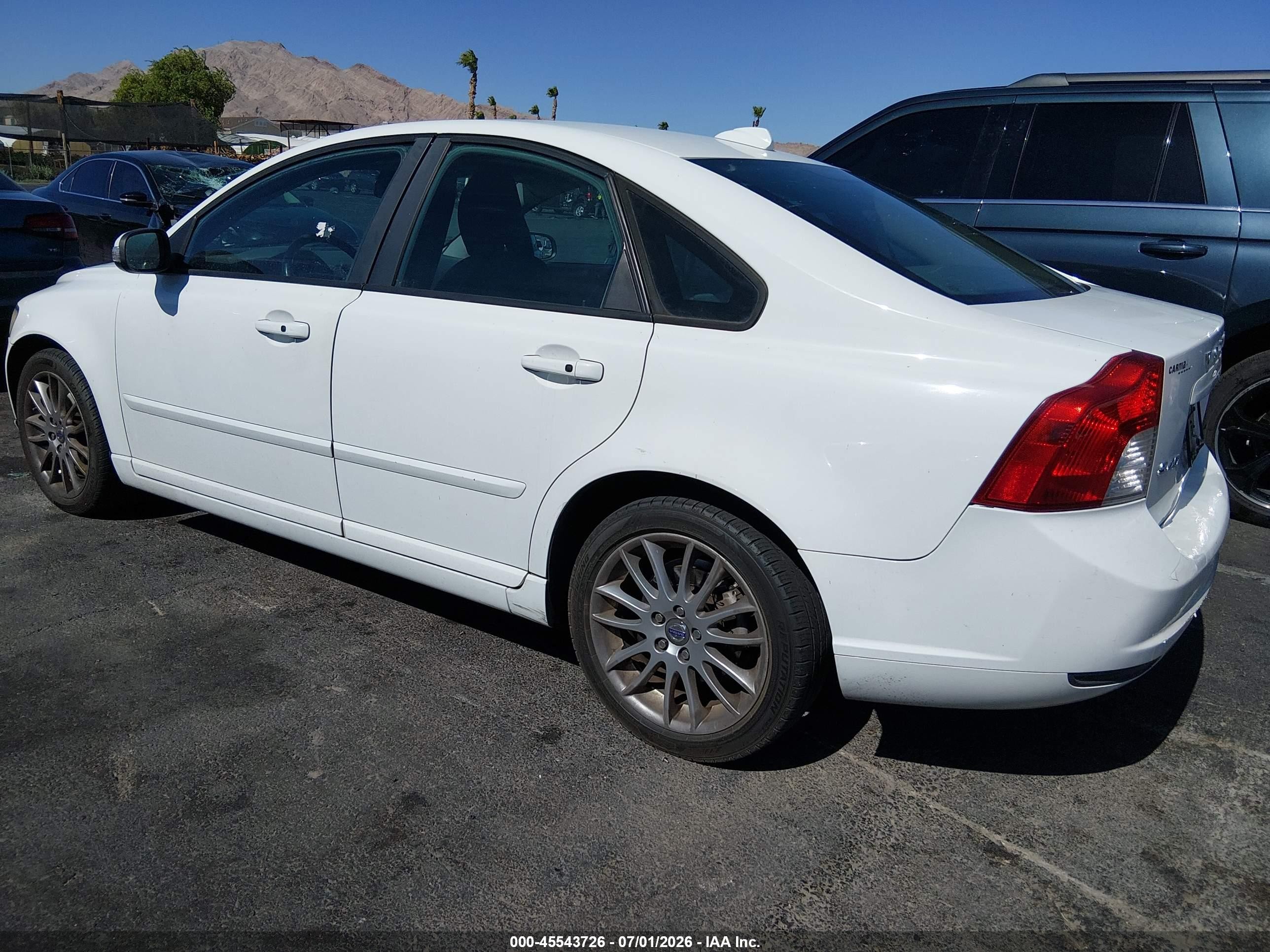 2010 Volvo S40 2.4i Белый vin: YV1390MSXA2500536