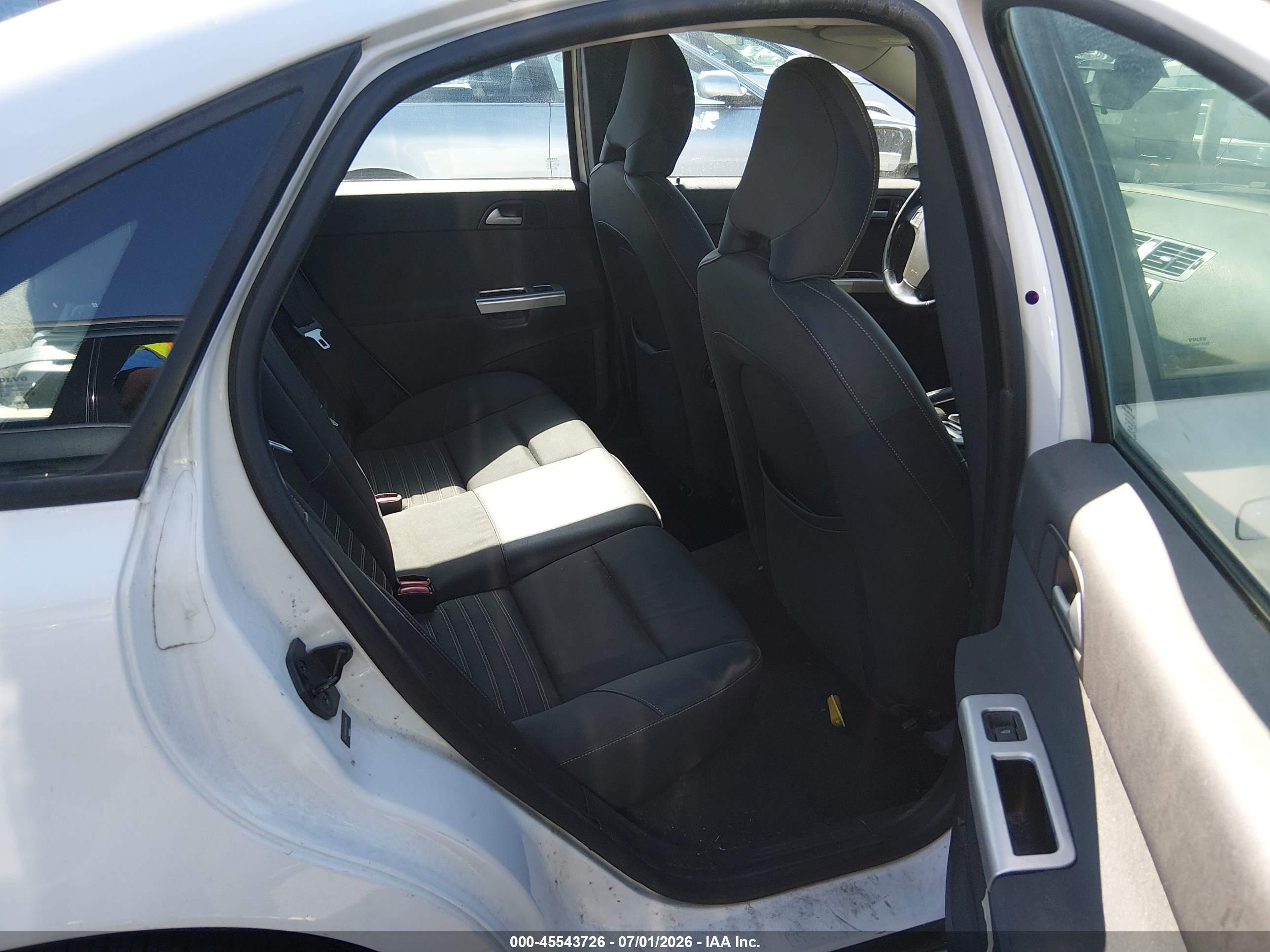 2010 Volvo S40 2.4i Белый vin: YV1390MSXA2500536