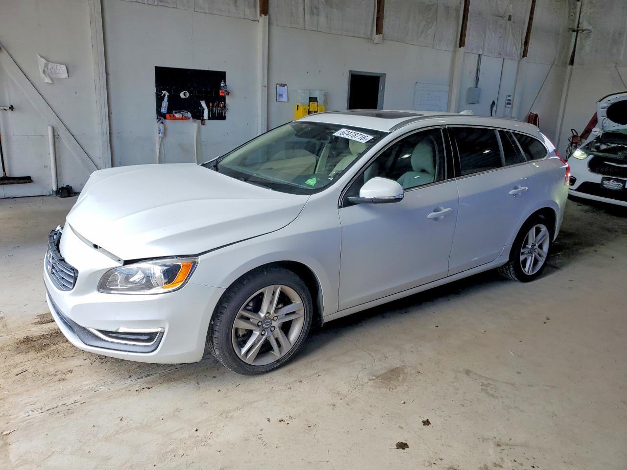 2015 Volvo V60 Premier White vin: YV140MEB4F1207572