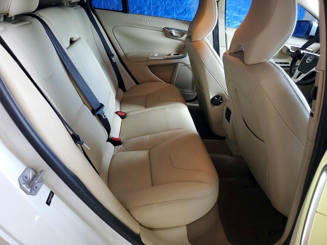 2015 Volvo V60 Premier White vin: YV140MEB4F1207572