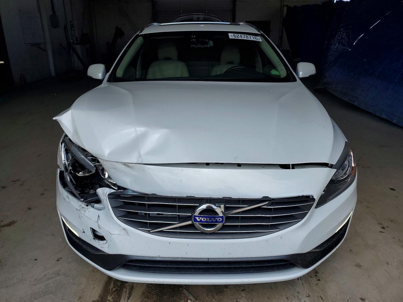 2015 Volvo V60 Premier White vin: YV140MEB4F1207572