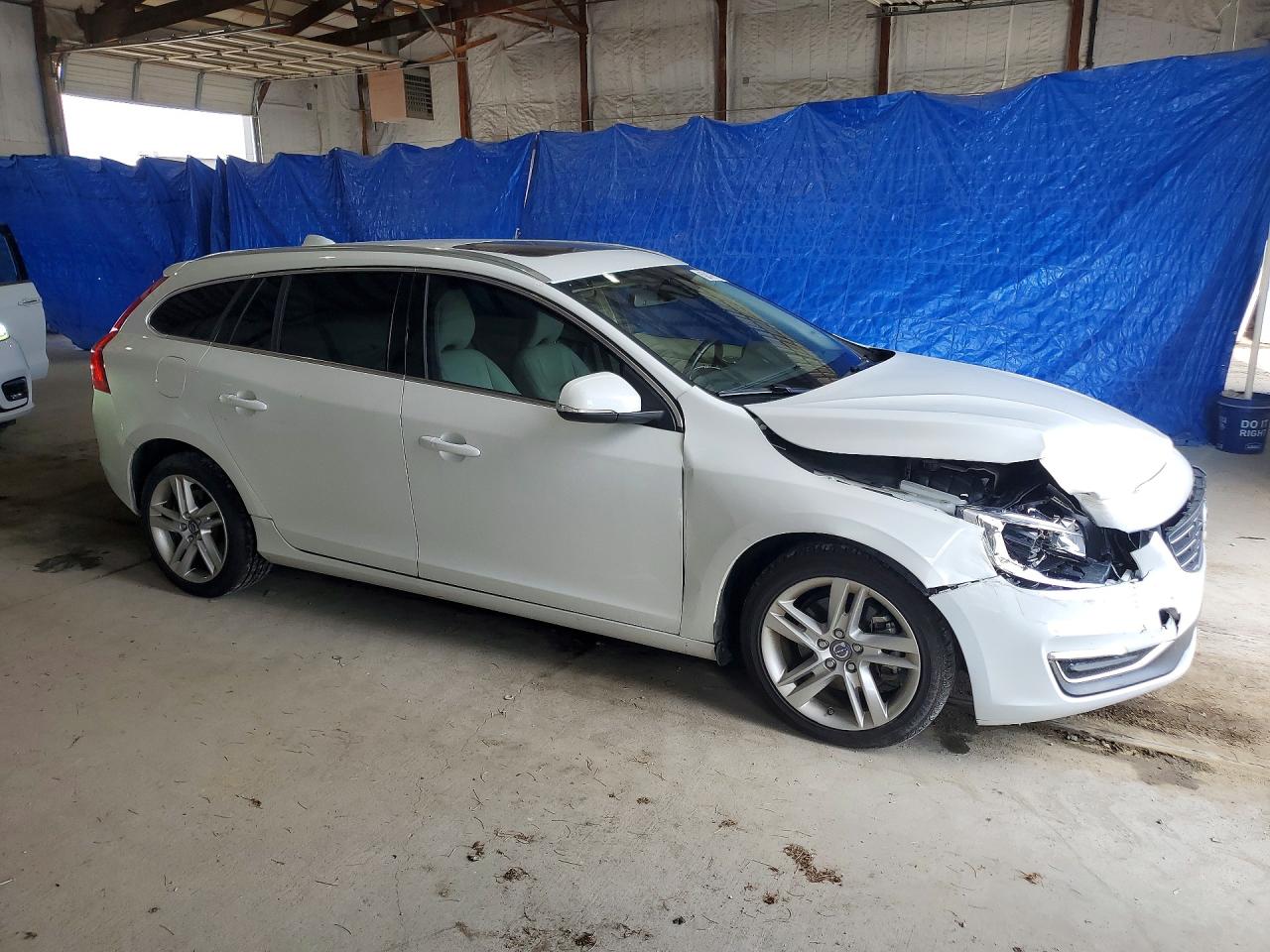 2015 Volvo V60 Premier White vin: YV140MEB4F1207572