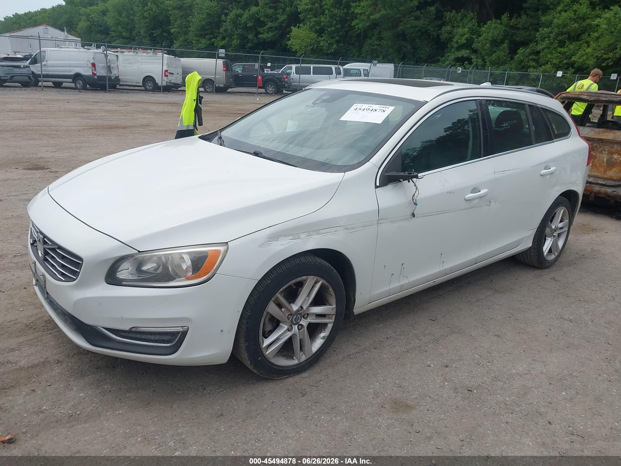 2015 Volvo V60 T5 Premier Белый vin: YV140MEB5F1200212