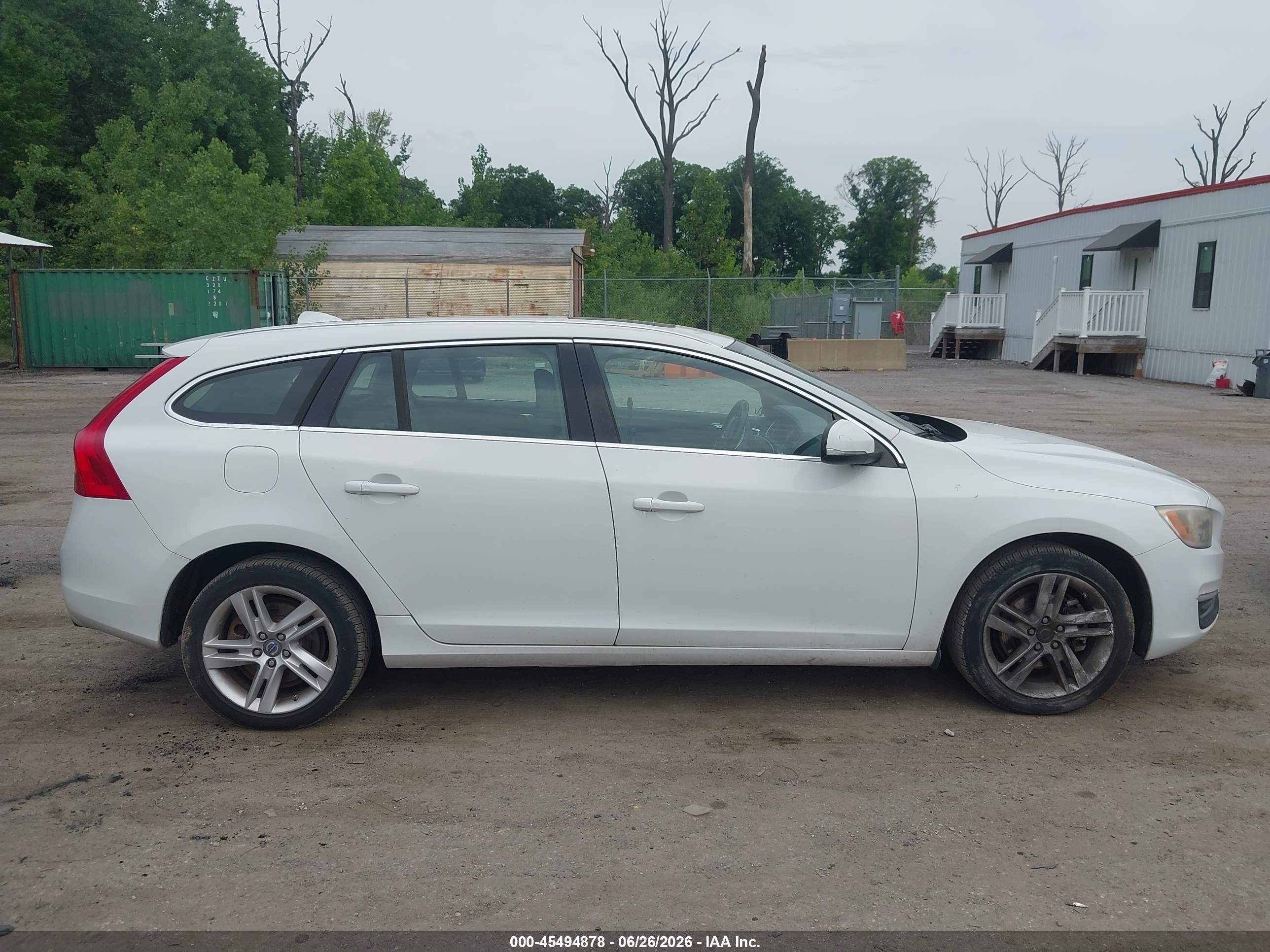 2015 Volvo V60 T5 Premier Белый vin: YV140MEB5F1200212