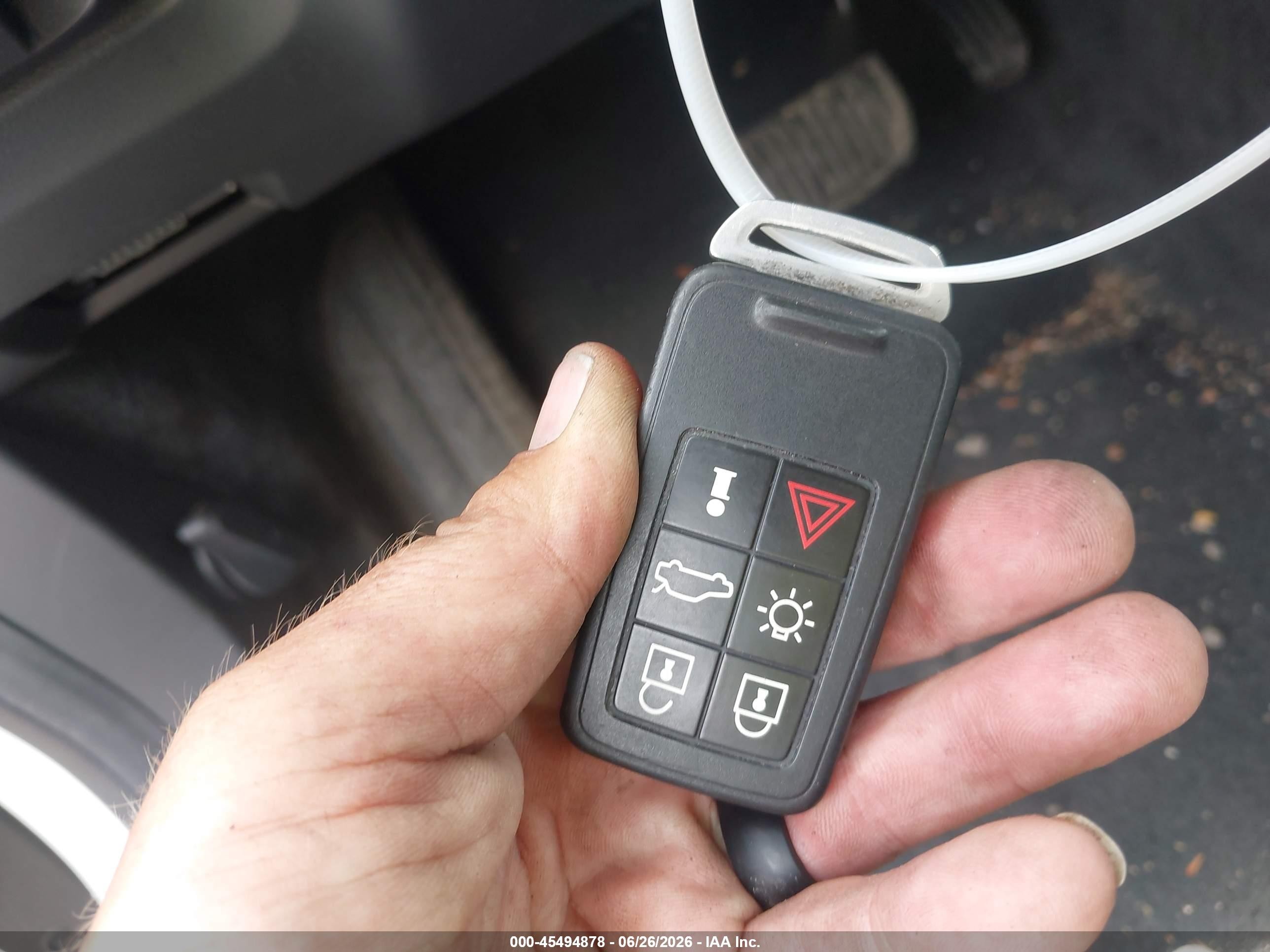 2015 Volvo V60 T5 Premier Белый vin: YV140MEB5F1200212