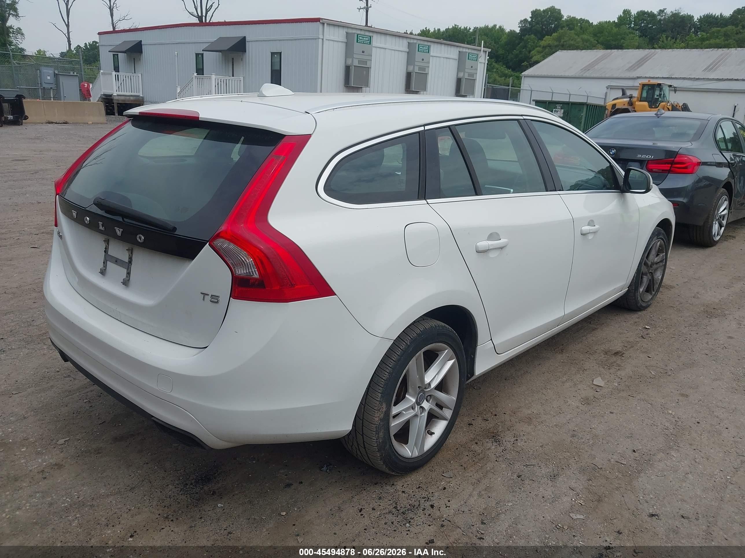 2015 Volvo V60 T5 Premier Белый vin: YV140MEB5F1200212