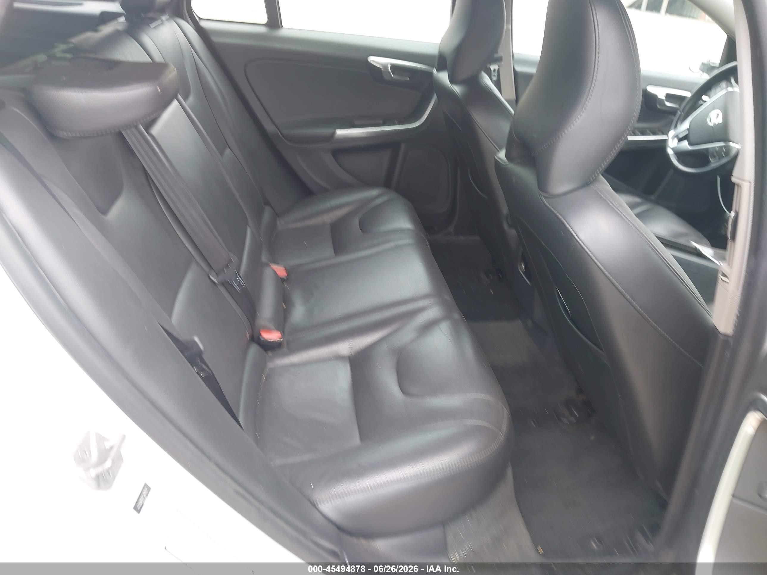 2015 Volvo V60 T5 Premier Белый vin: YV140MEB5F1200212