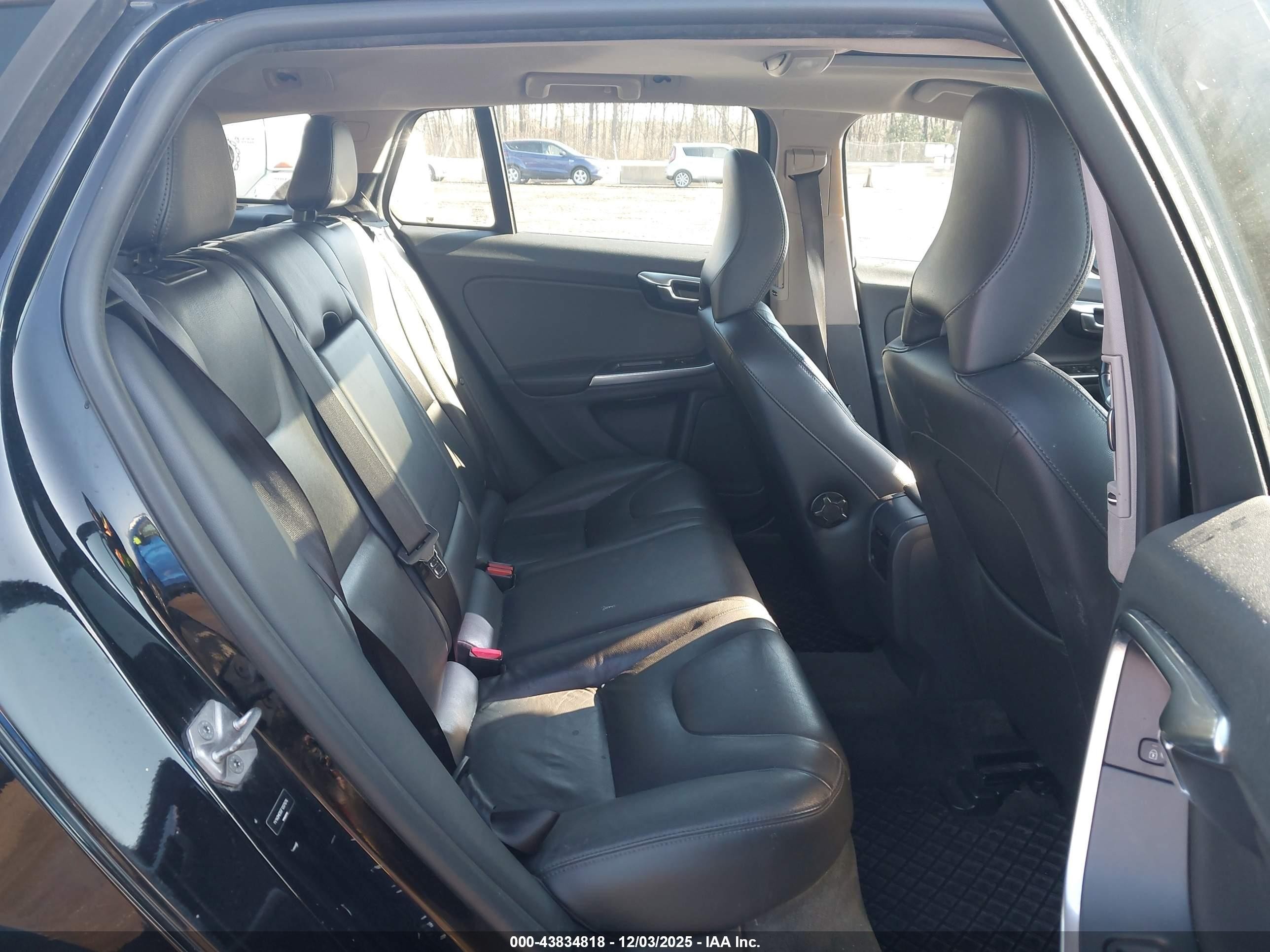 2015 Volvo V60 T5 Premier Black vin: YV140MEB5F1207676