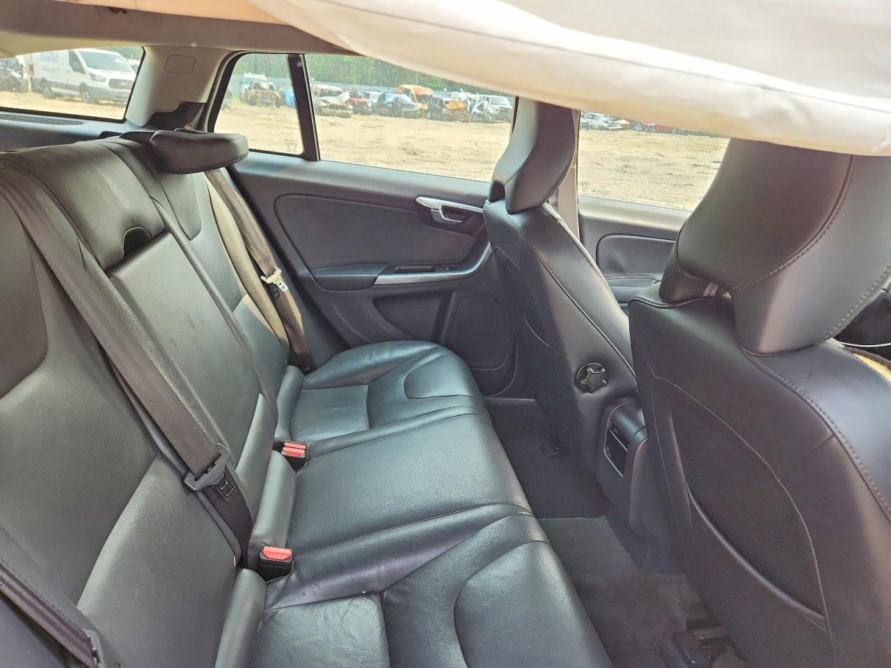 2015 Volvo V60 Premier Black vin: YV140MEB5F1207676