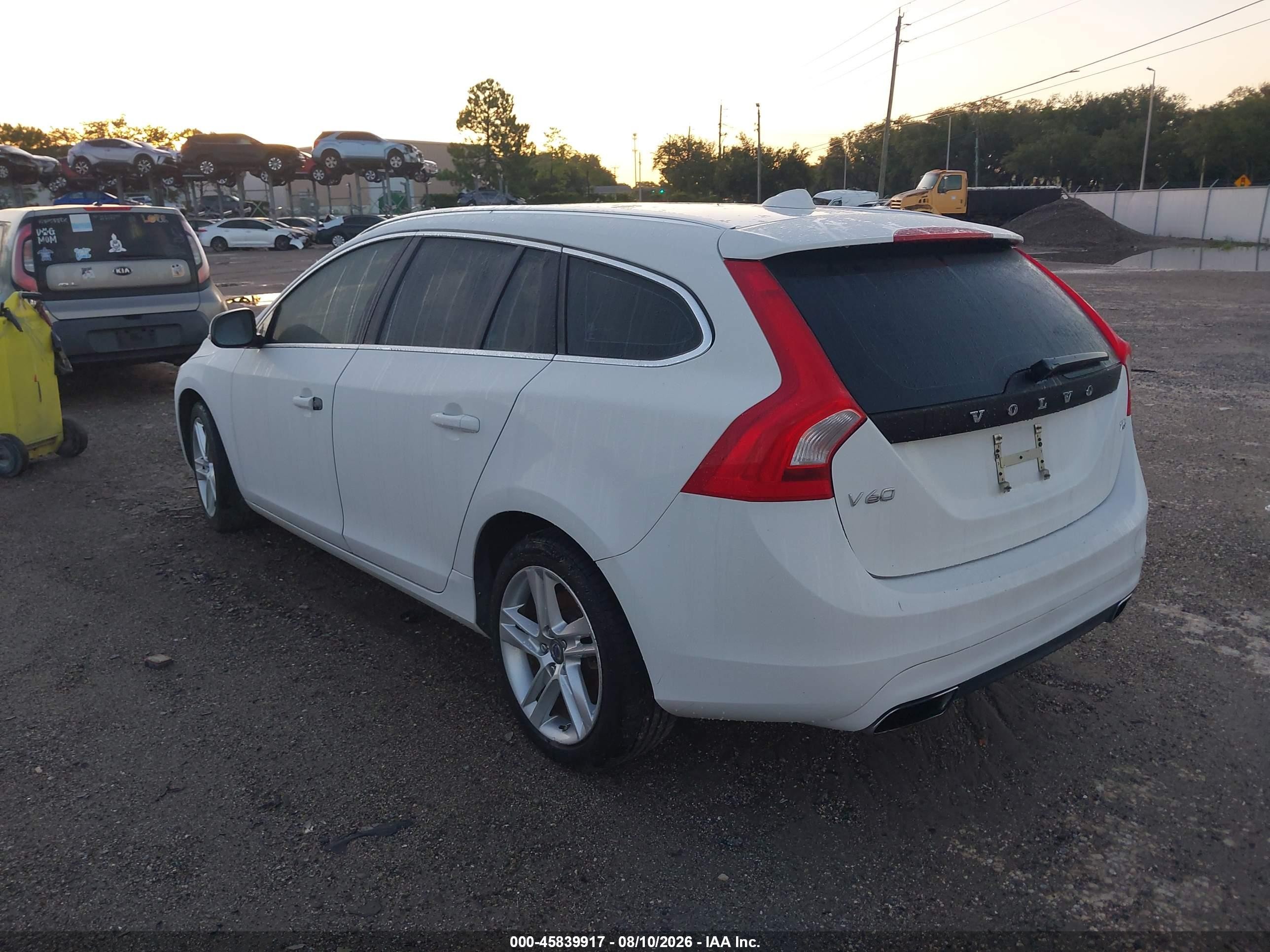 2015 Volvo V60 T5 Premier White vin: YV140MEB5F1213574