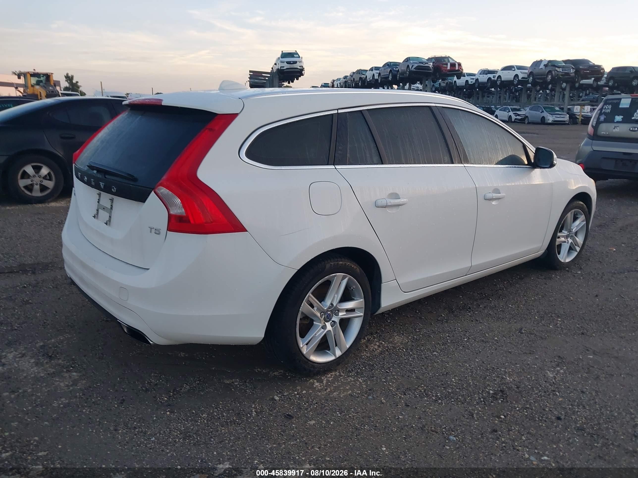2015 Volvo V60 T5 Premier White vin: YV140MEB5F1213574