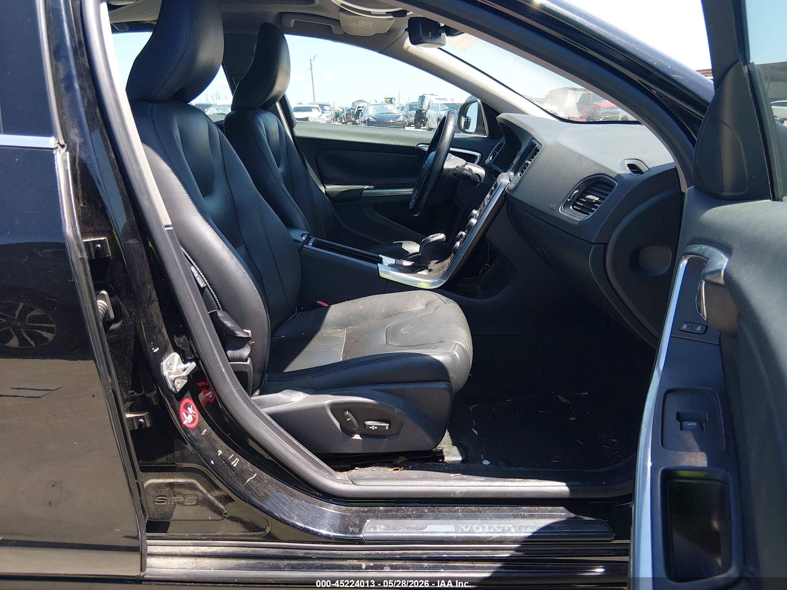 2015 Volvo V60 T5 Premier Black vin: YV140MEB6F1207654